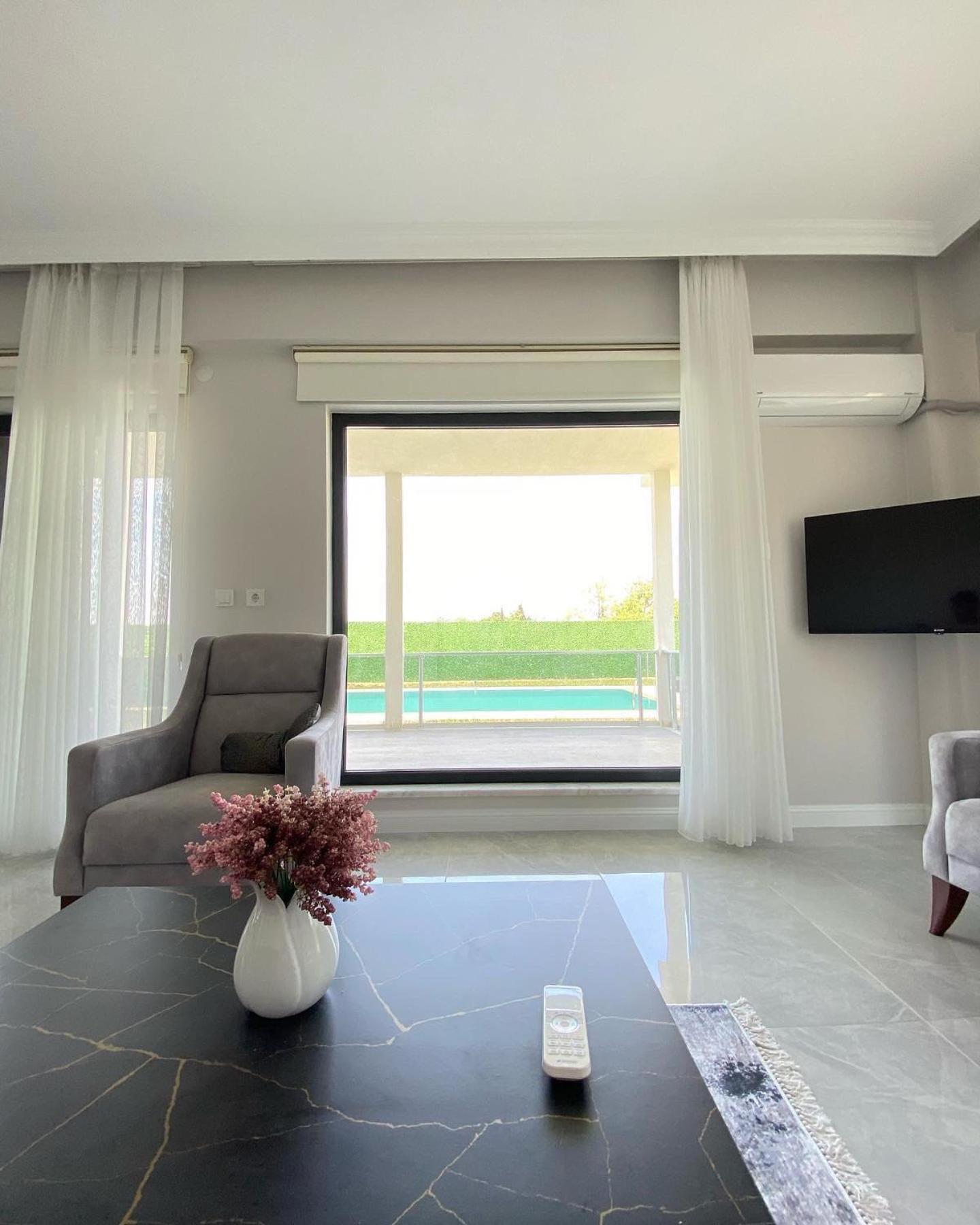 Villa photo 2