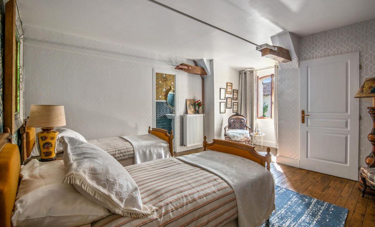 Twin Room with Private Bathroom - Photo 3