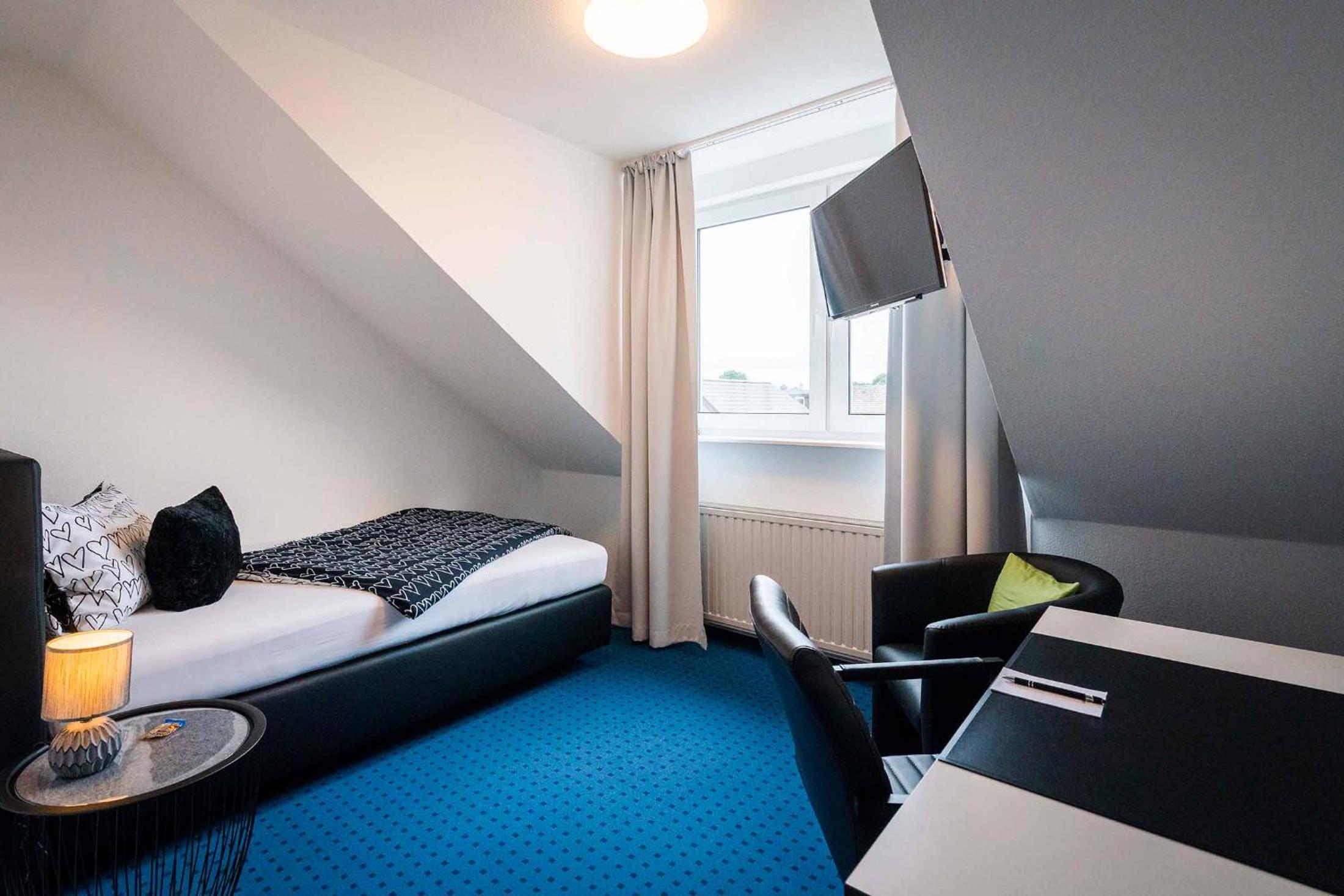 Single Room photo 2