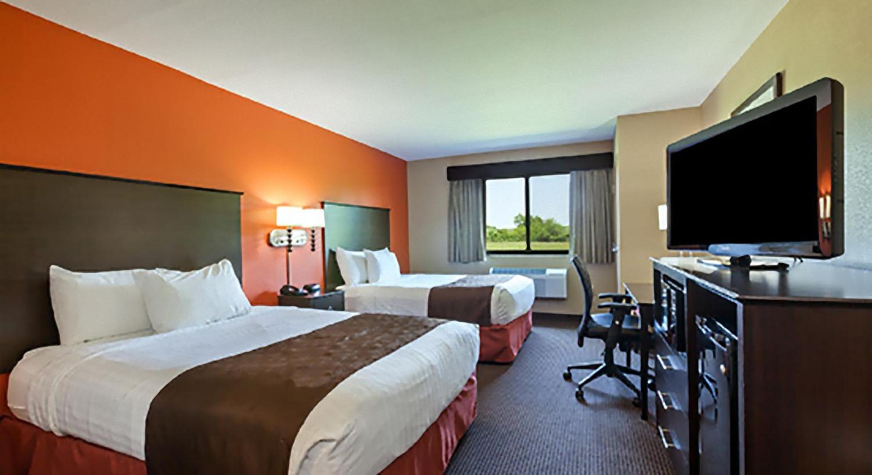 Queen Room with Two Queen Beds - Non-Smoking photo 1
