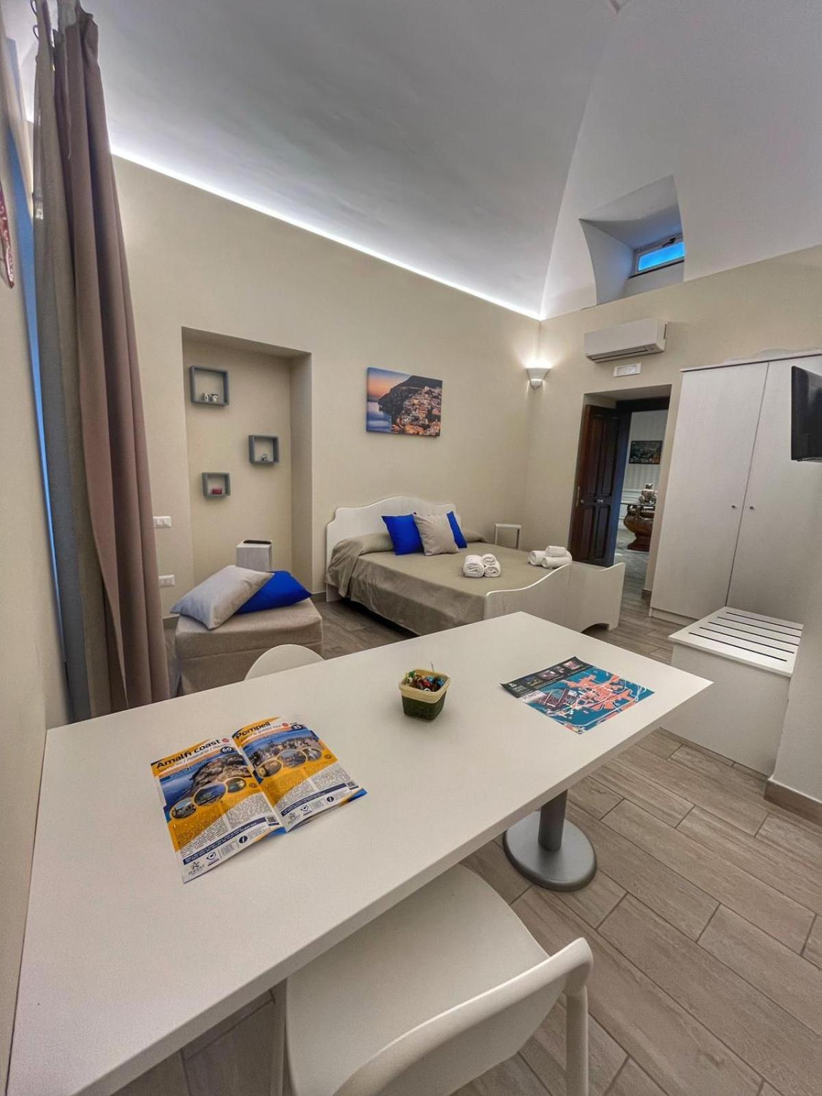 Double Room with Private Bathroom - Photo 19