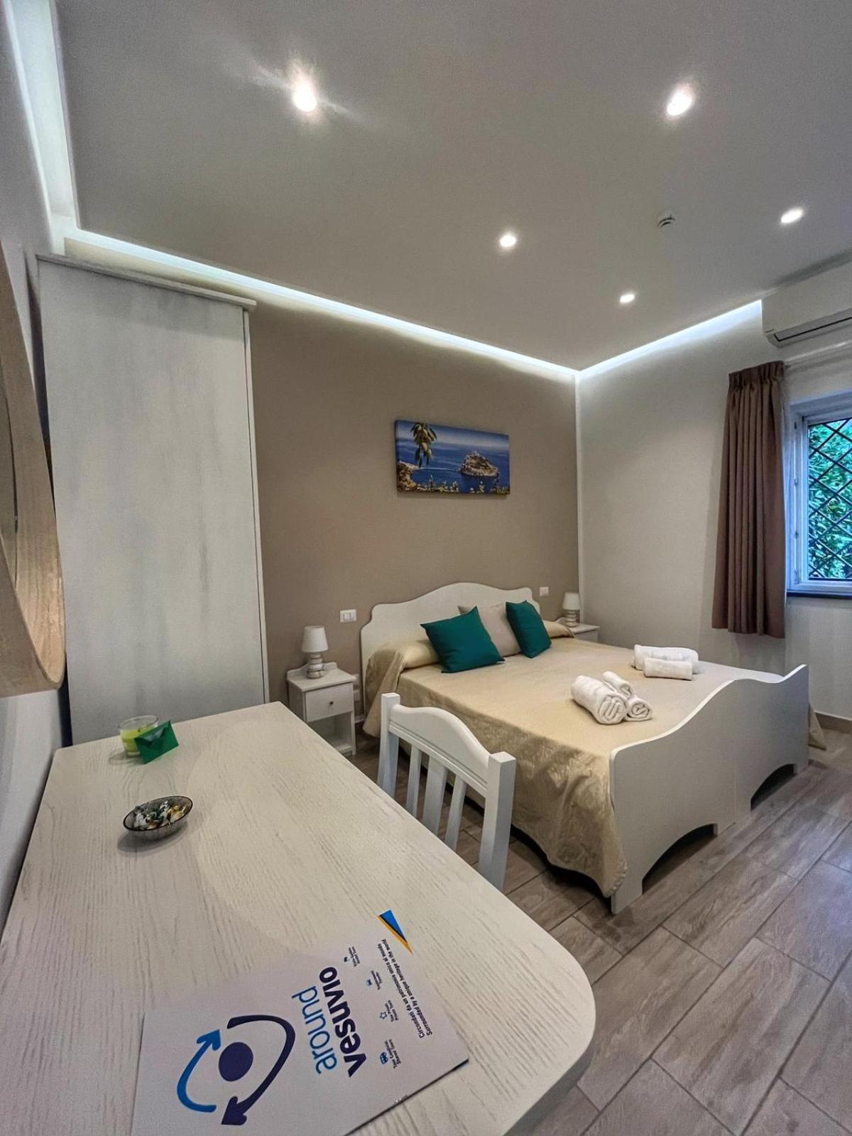 Double Room with Private Bathroom - Photo 21