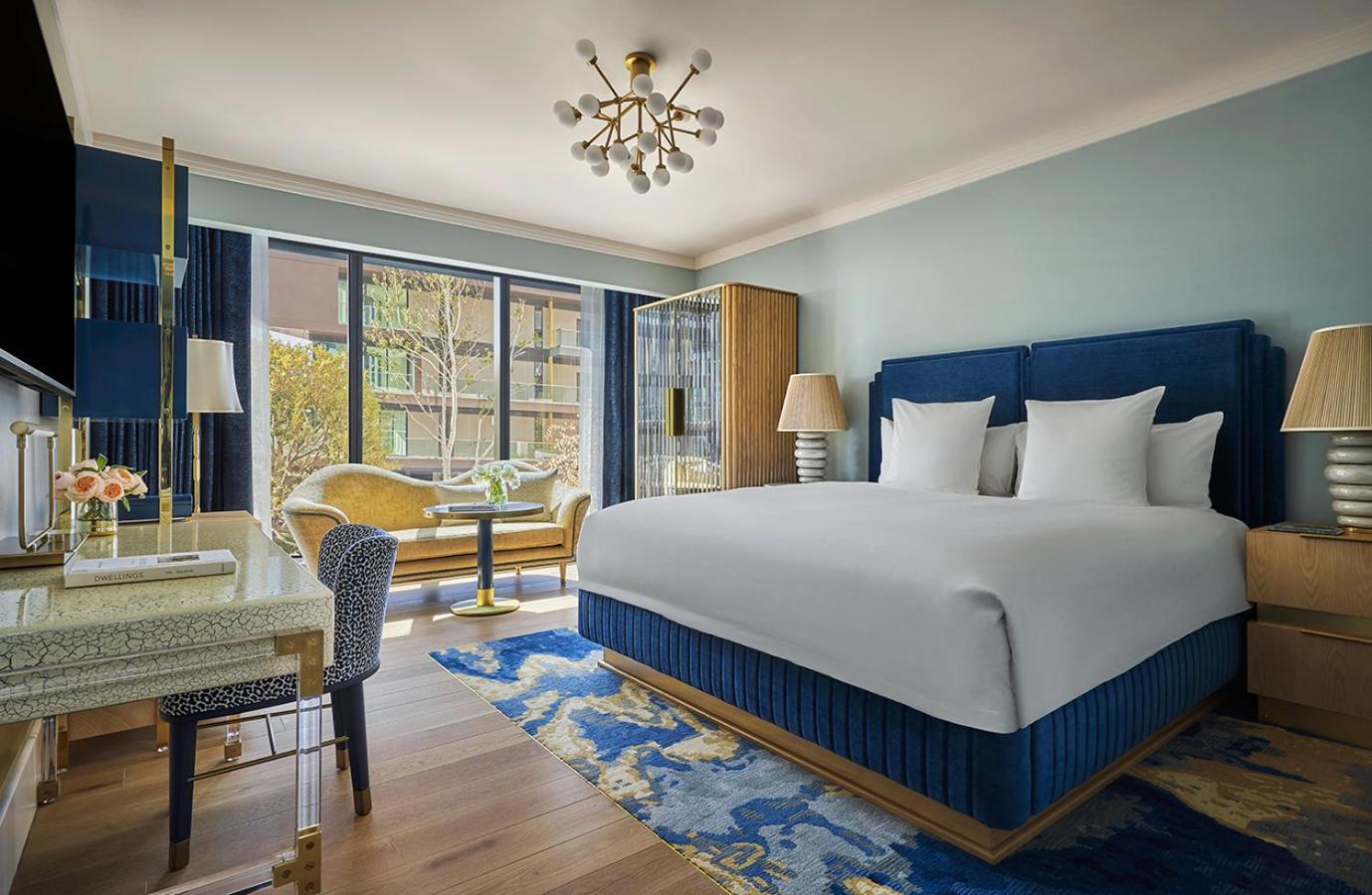 King Room with One King Bed (Non Smoking)