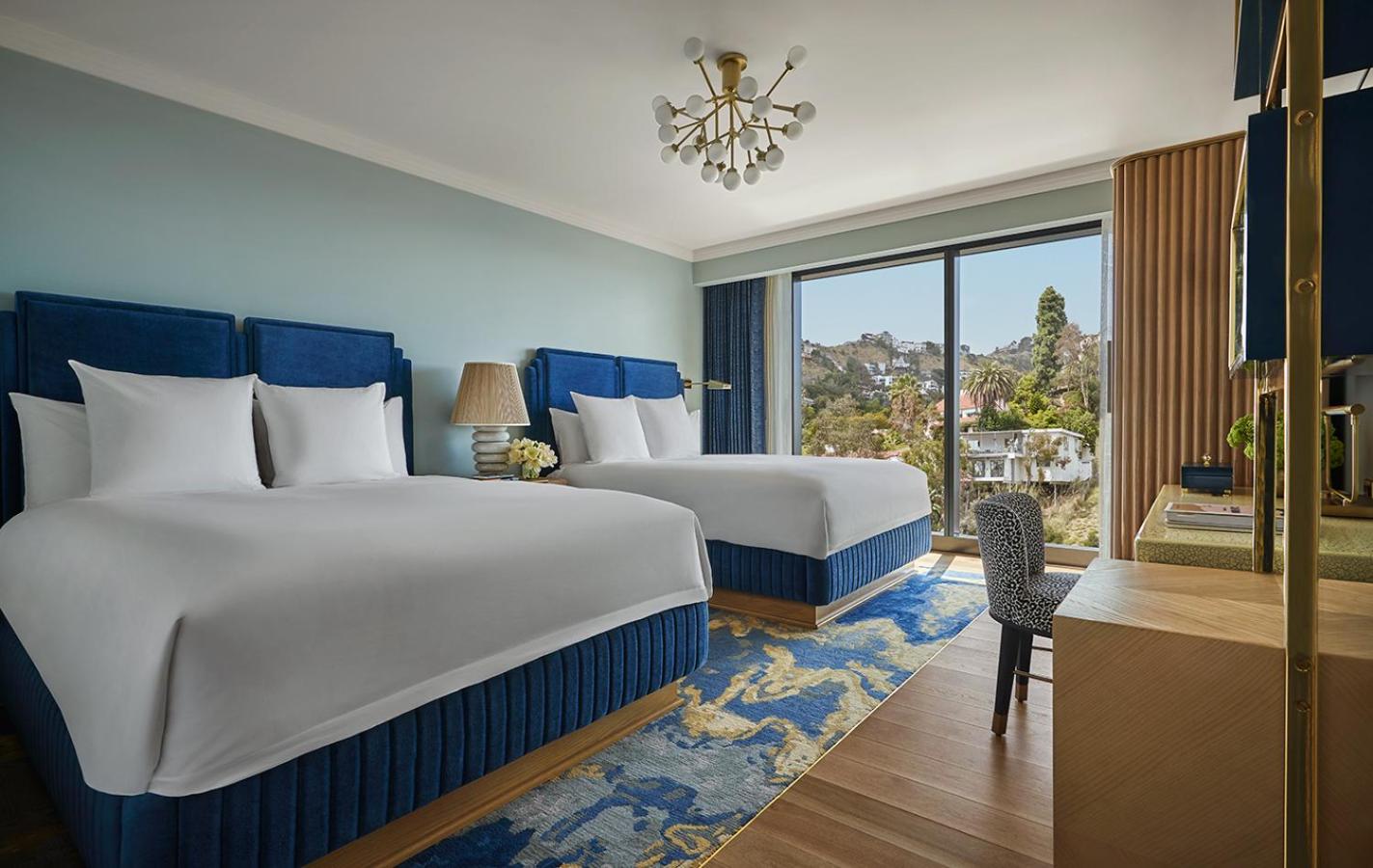 Hollywood Queen Room with One Queen Bed (Non Smoking)