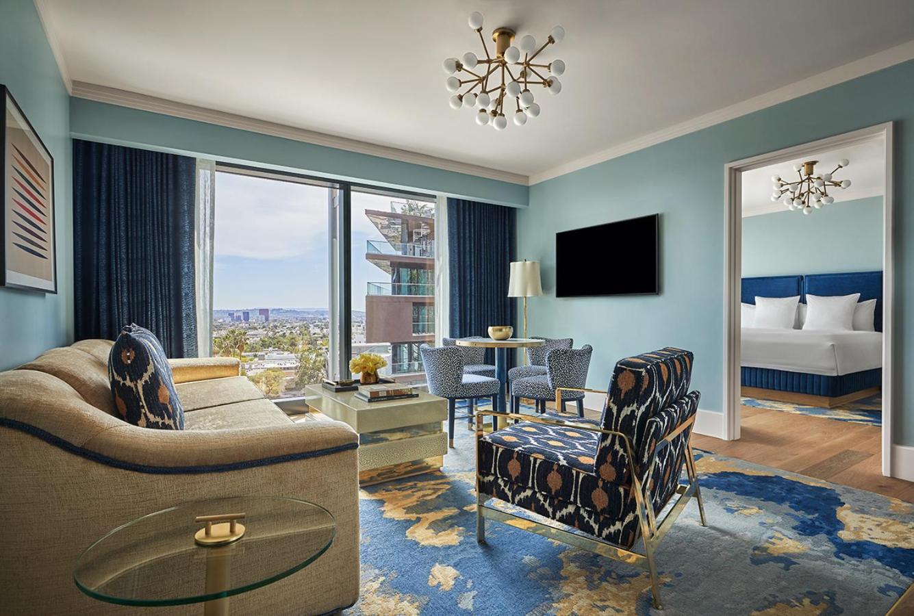Two Bedroom Skyline Suite with One King Bed (Non Smoking)