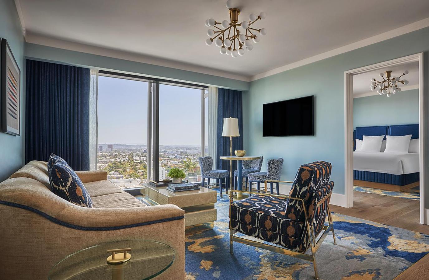 Deluxe Skyline One Bedroom Suite