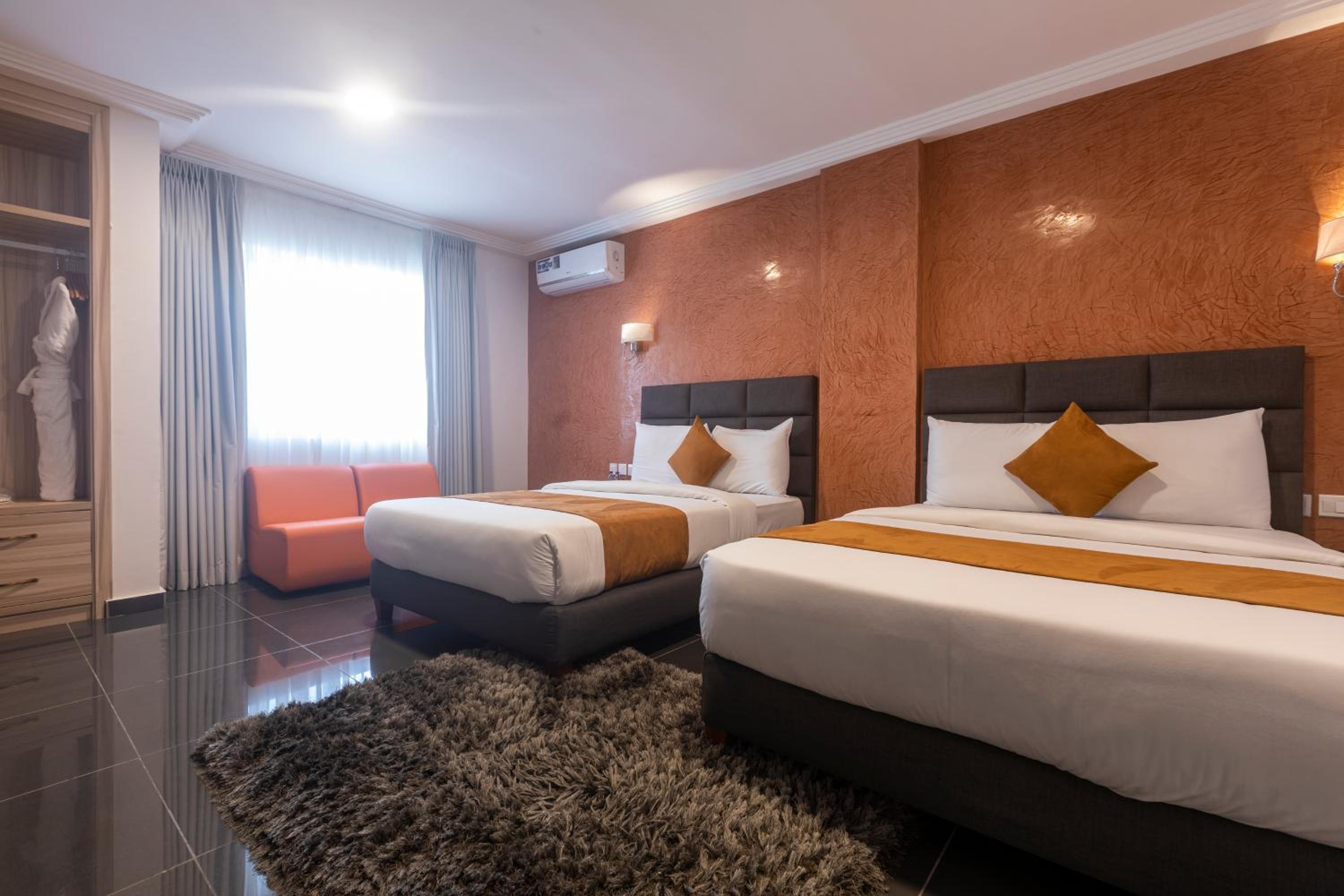 Deluxe with One Twin Bed and 2 Adults Occupancy (Non Smoking) photo 3
