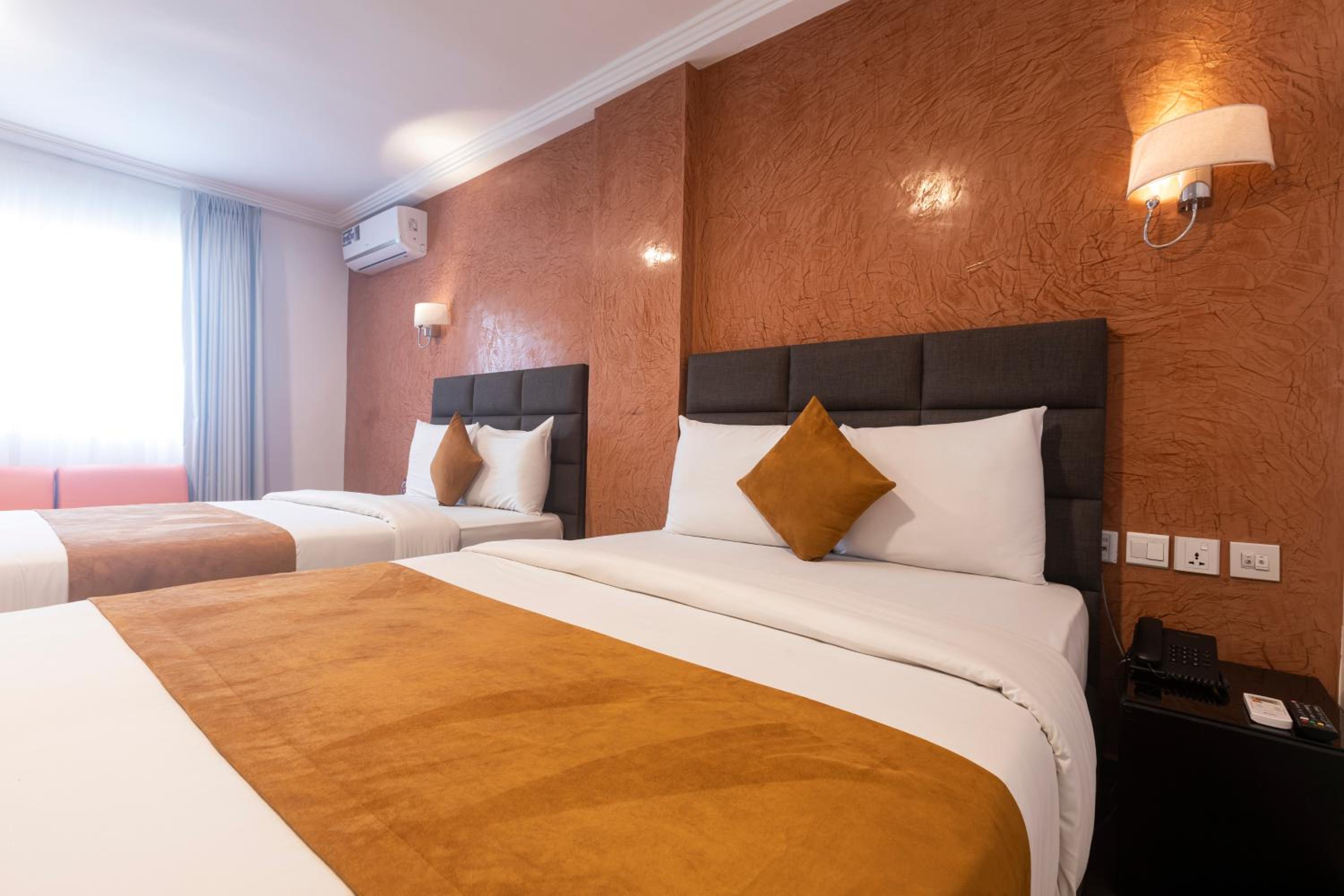 Deluxe with One Twin Bed and 2 Adults Occupancy (Non Smoking) photo 2