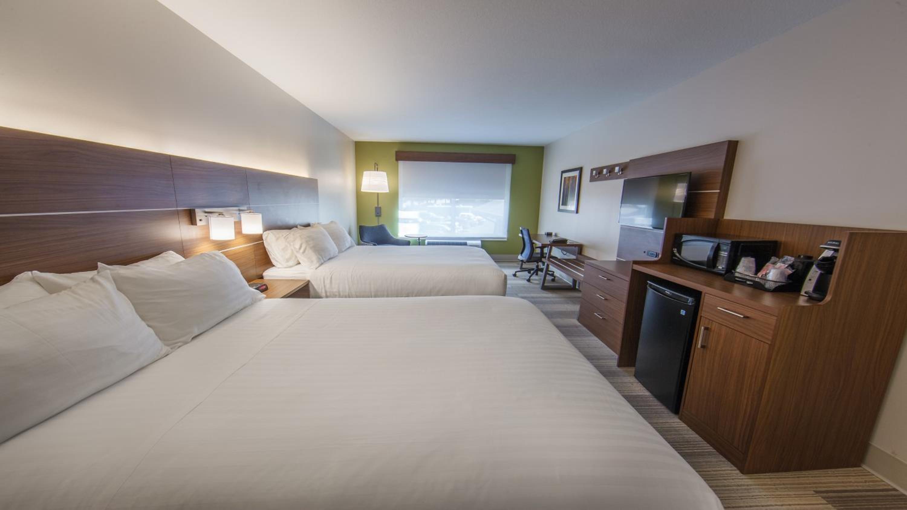 Queen Room with Two Queen Beds - Hearing Accessible photo 2