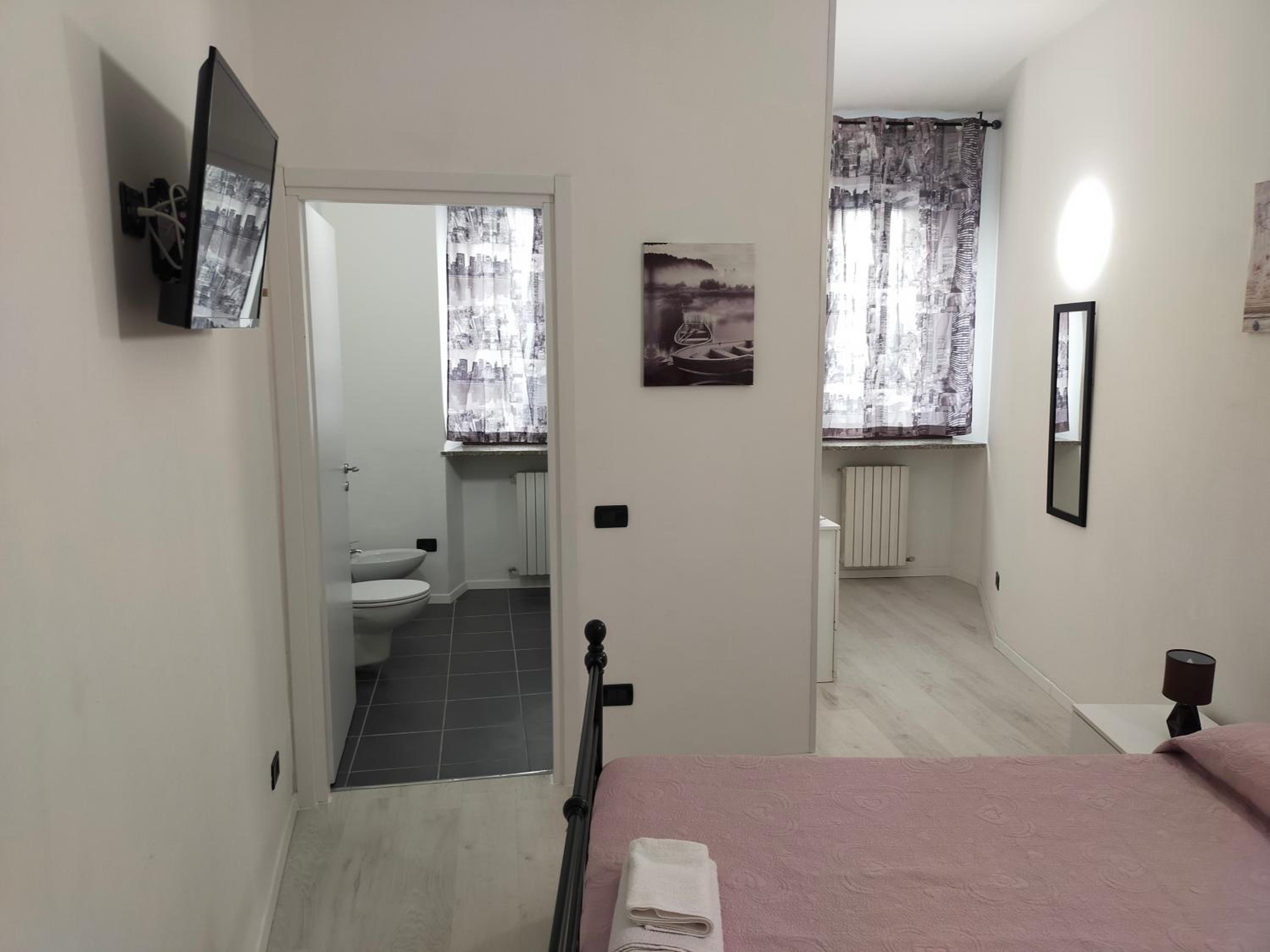 Twin Room With Private Bathroom photo 3