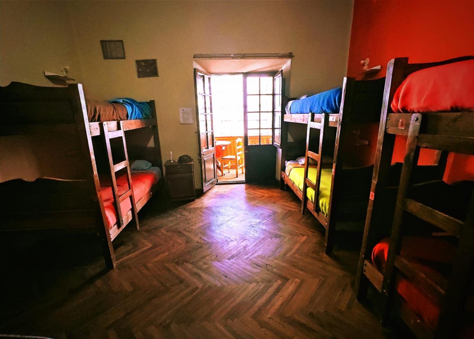 6-Bed Mixed Dormitory Room photo 2