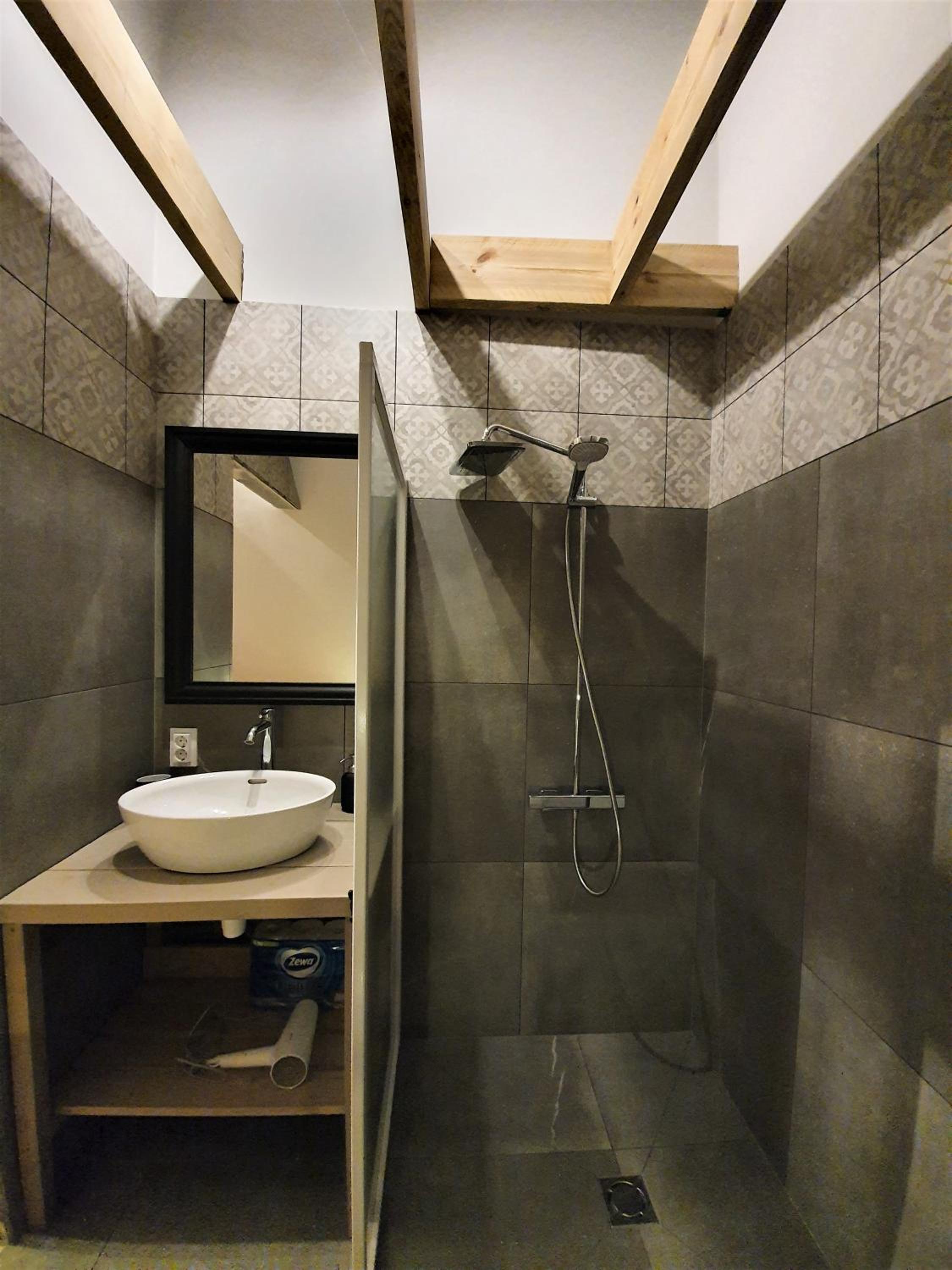 Studio Apartment - Photo 16