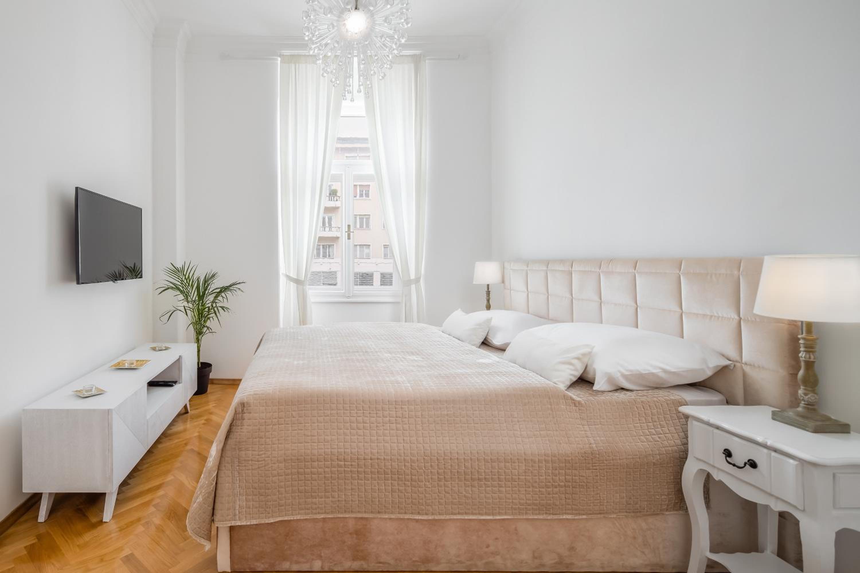 One-Bedroom Apartment - Photo 9