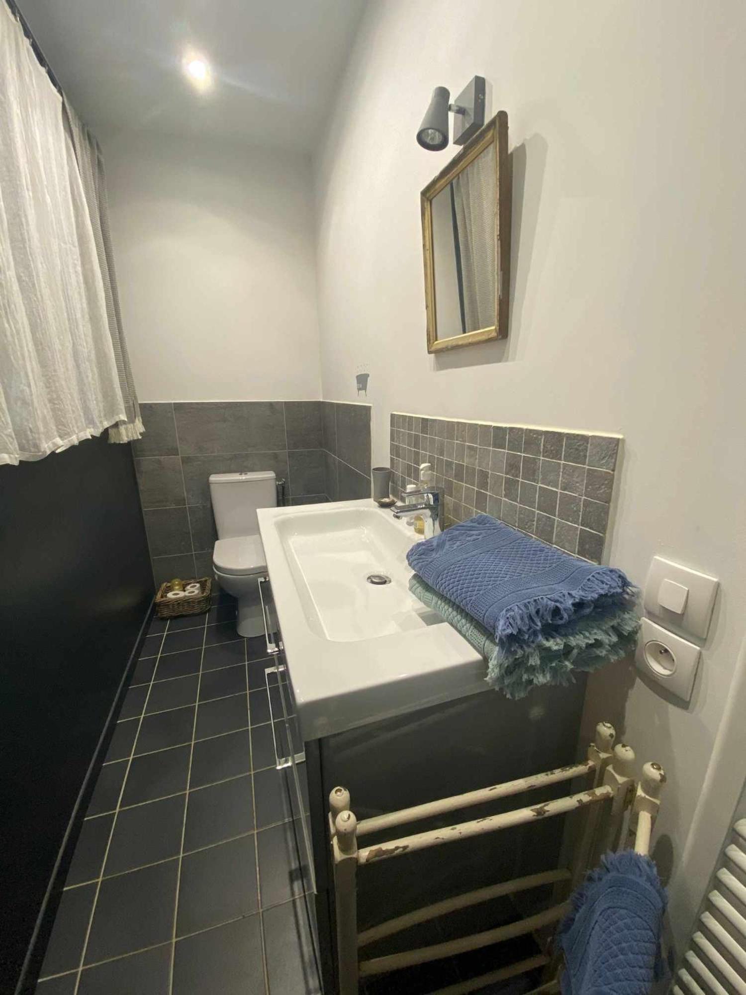 Family Room with Shared Bathroom (3 Adults 1 Child) photo 2