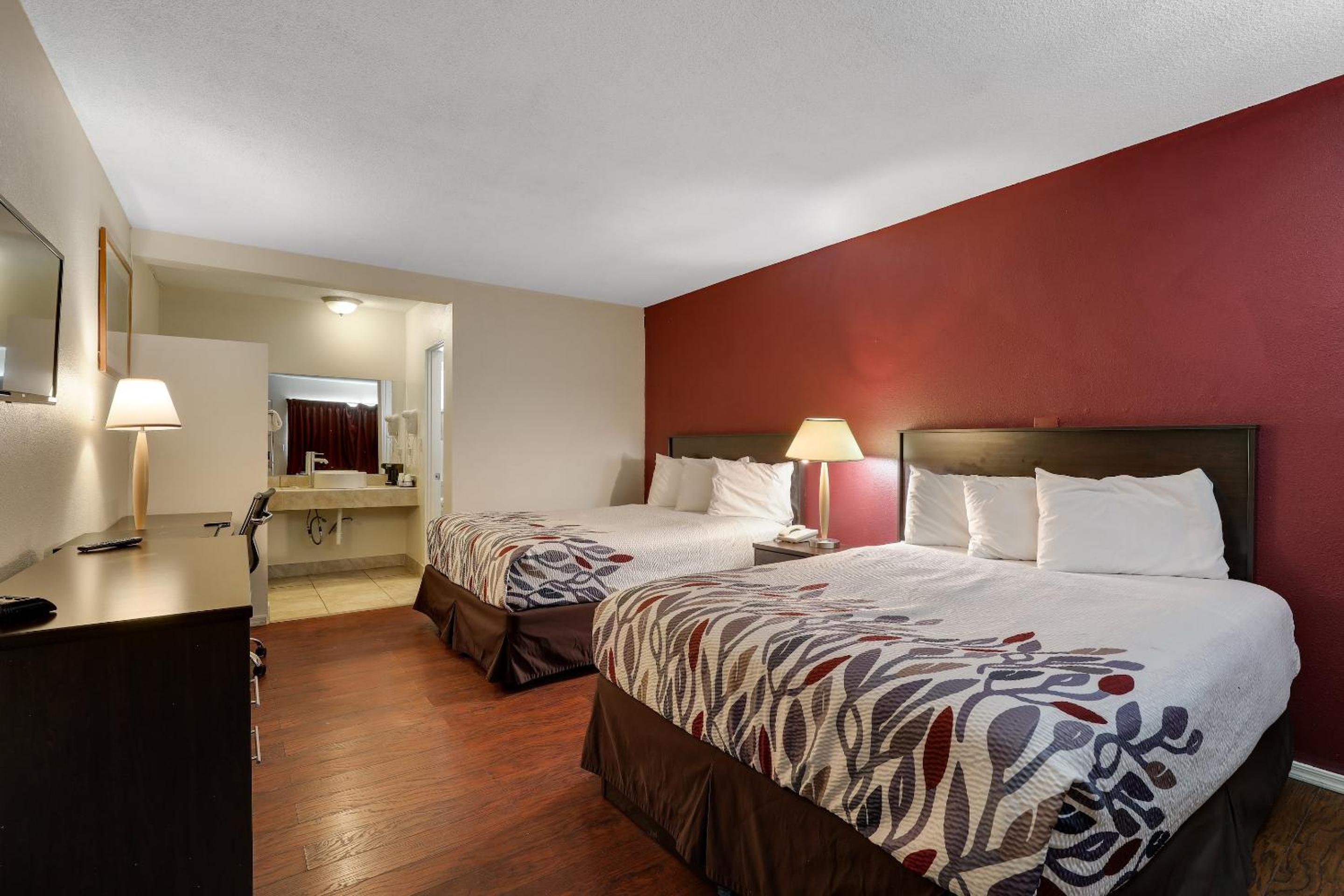  Superior Room with Two Queen Beds Non-Smoking photo 3