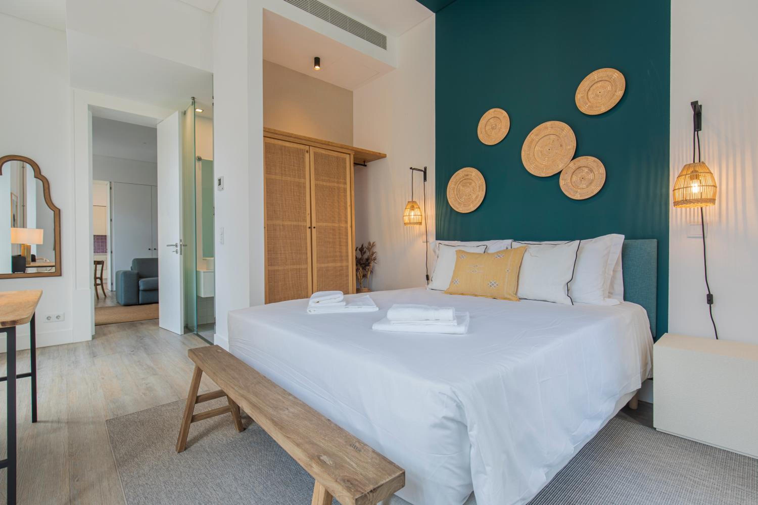 One-Bedroom Apartment with City View photo 2