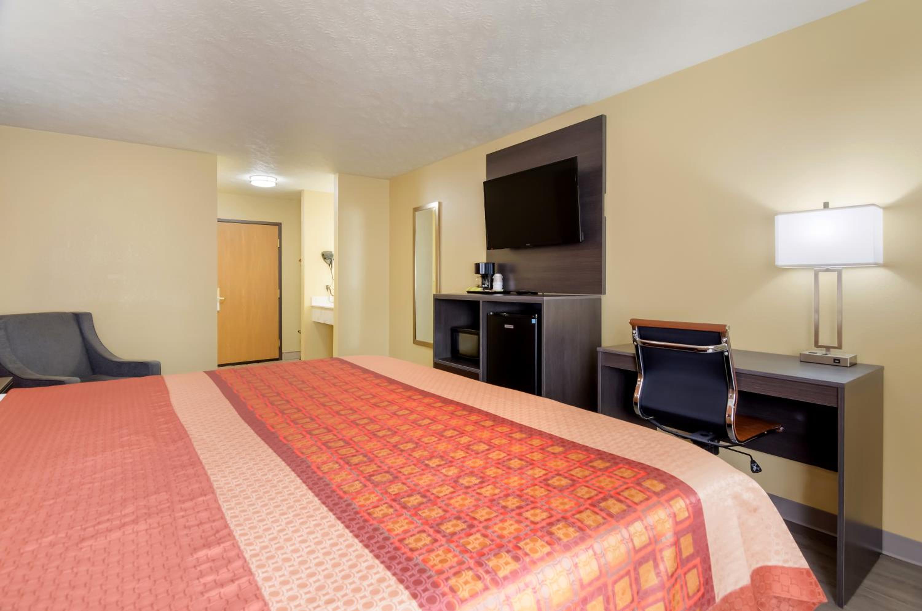 King Bed - Photo 3