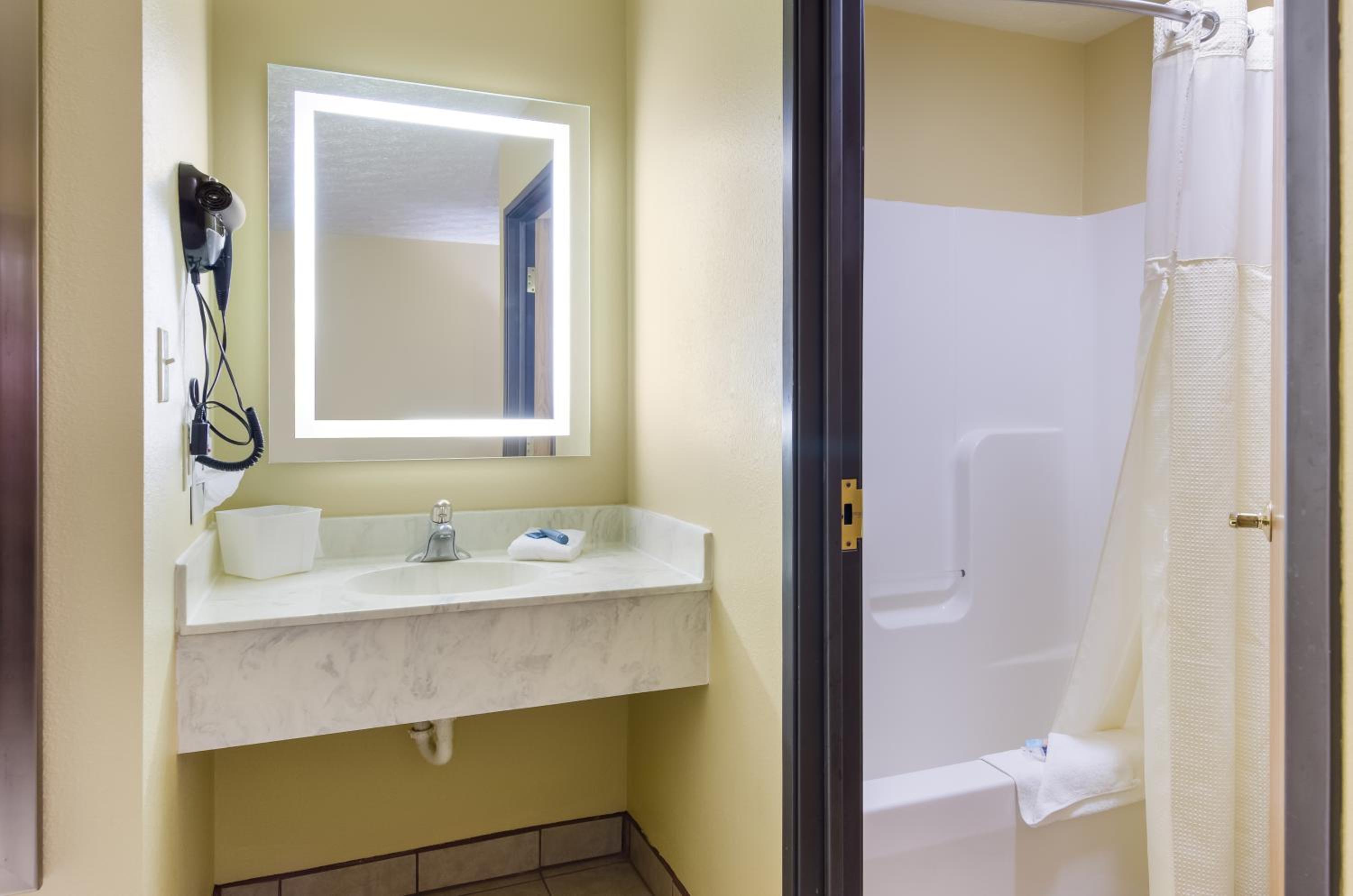 King Suite - Photo 4