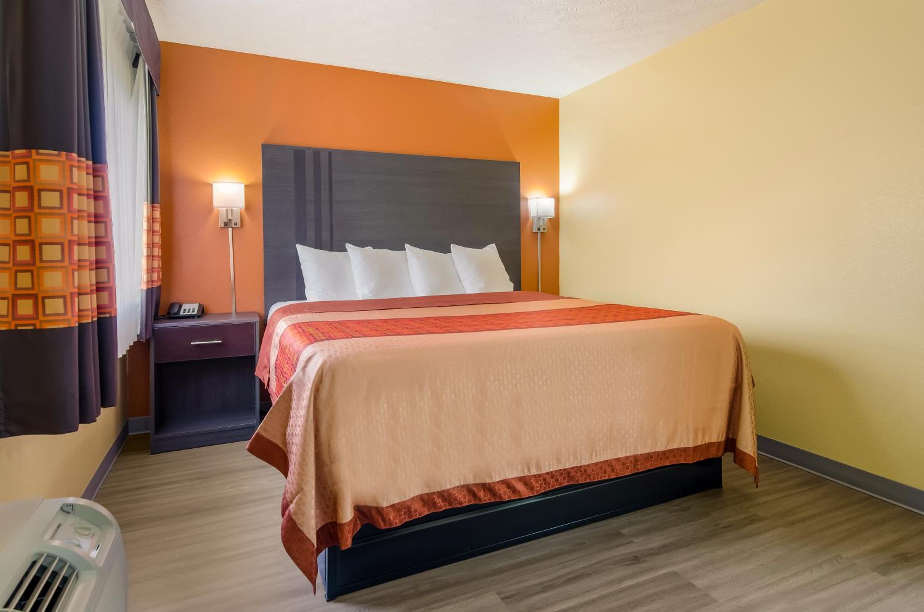 King Suite - Photo 1
