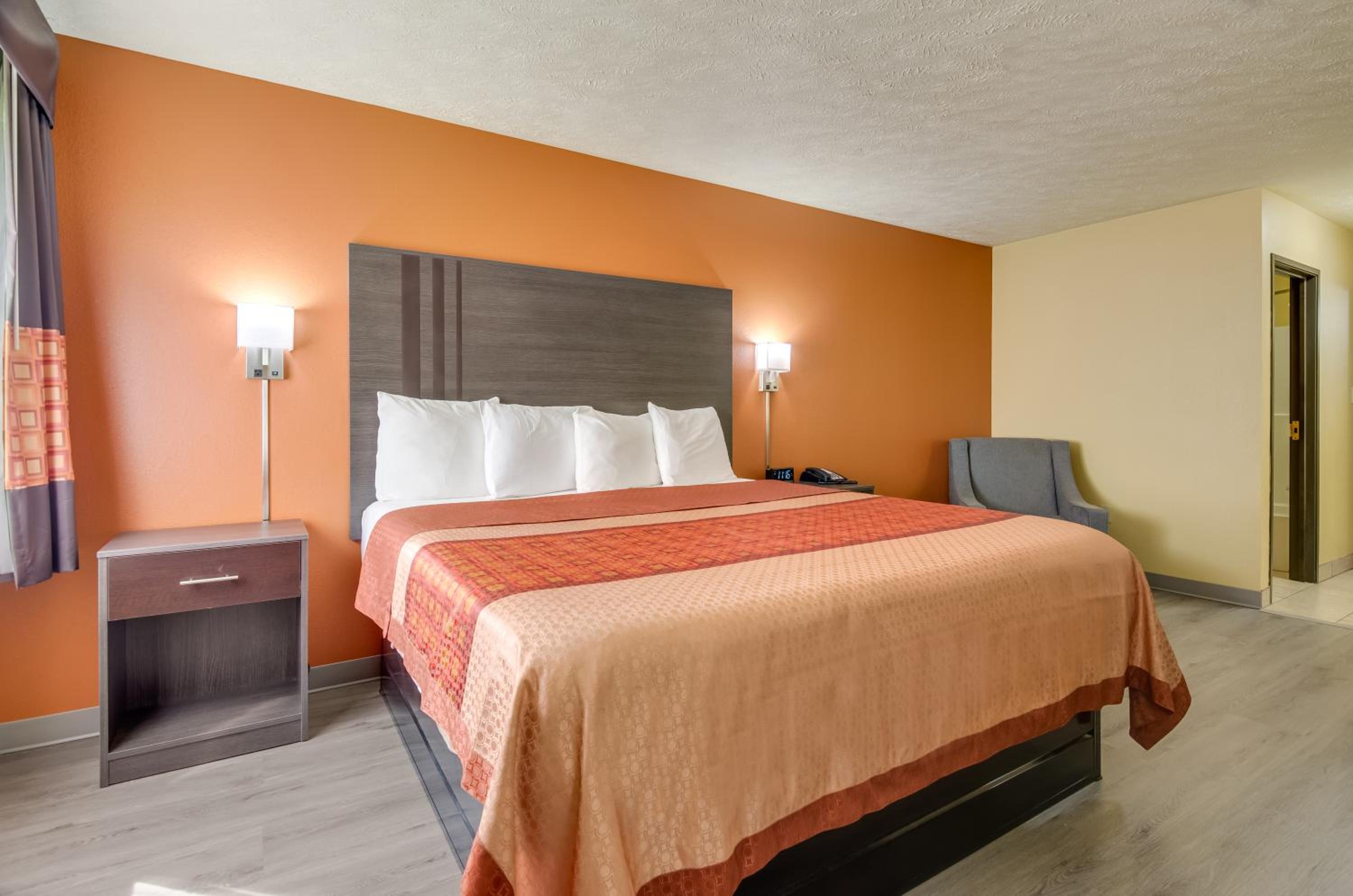 King Bed - Photo 2