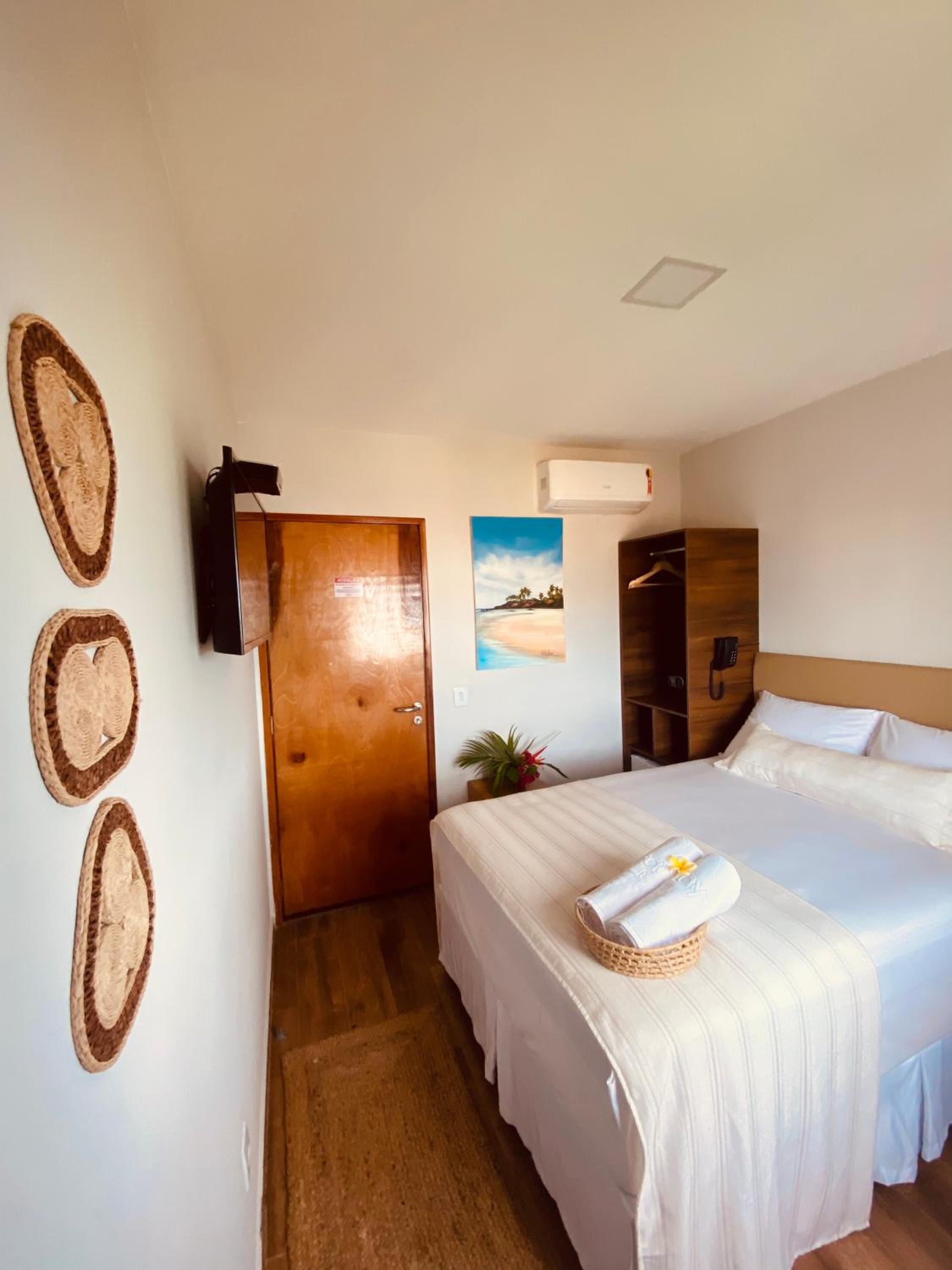 Deluxe Double Room with Side Sea View - Photo 1