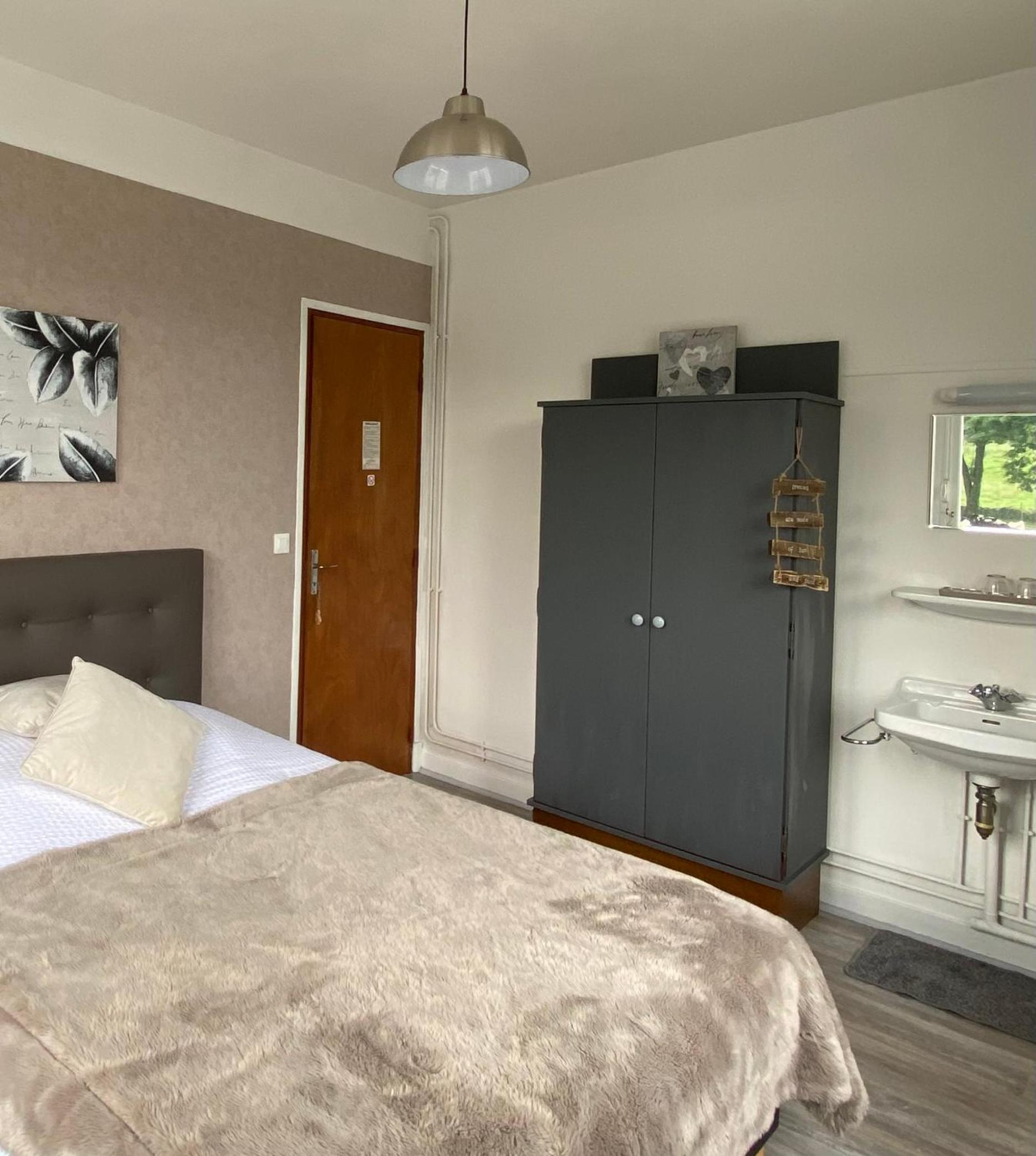 Double Room - Photo 5