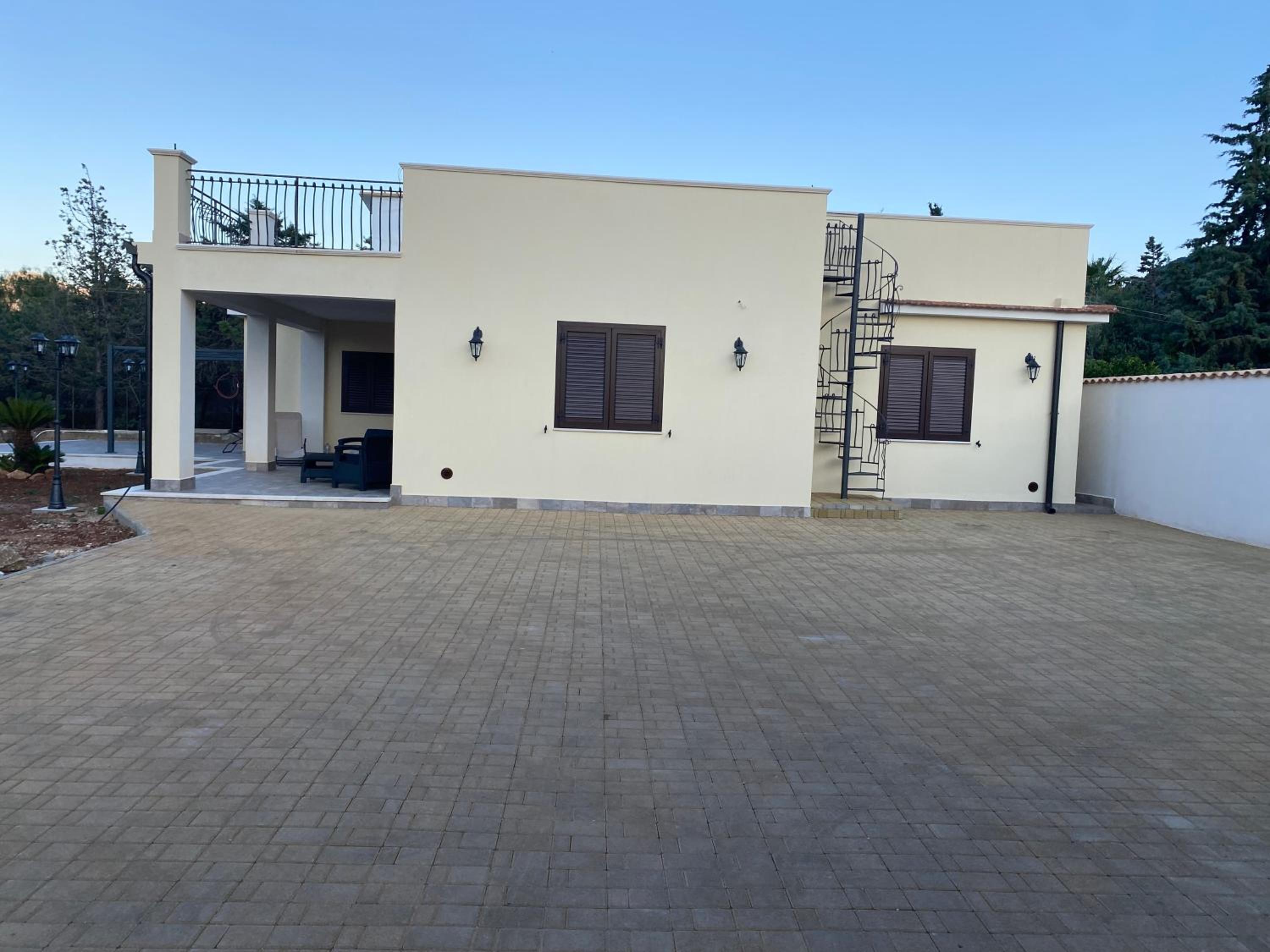 Three-Bedroom Villa photo 3