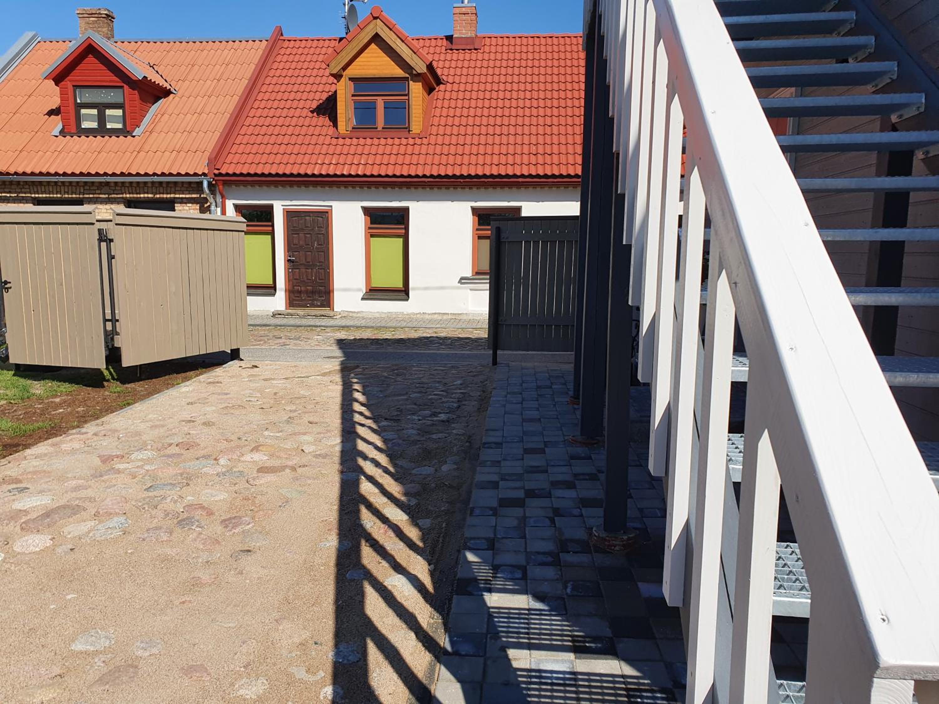 Studio Apartment - Photo 2