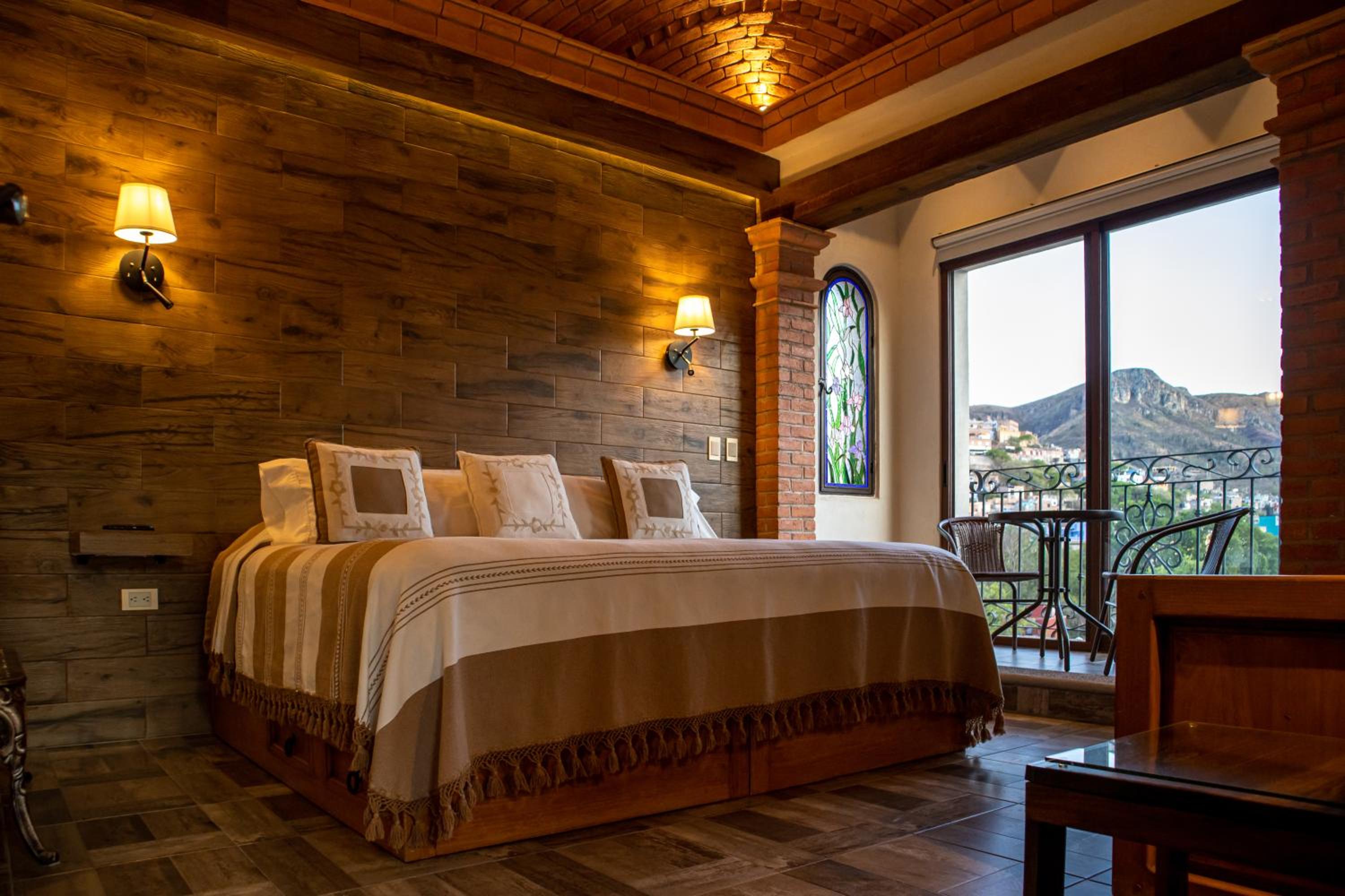 Deluxe King Room - Photo 27
