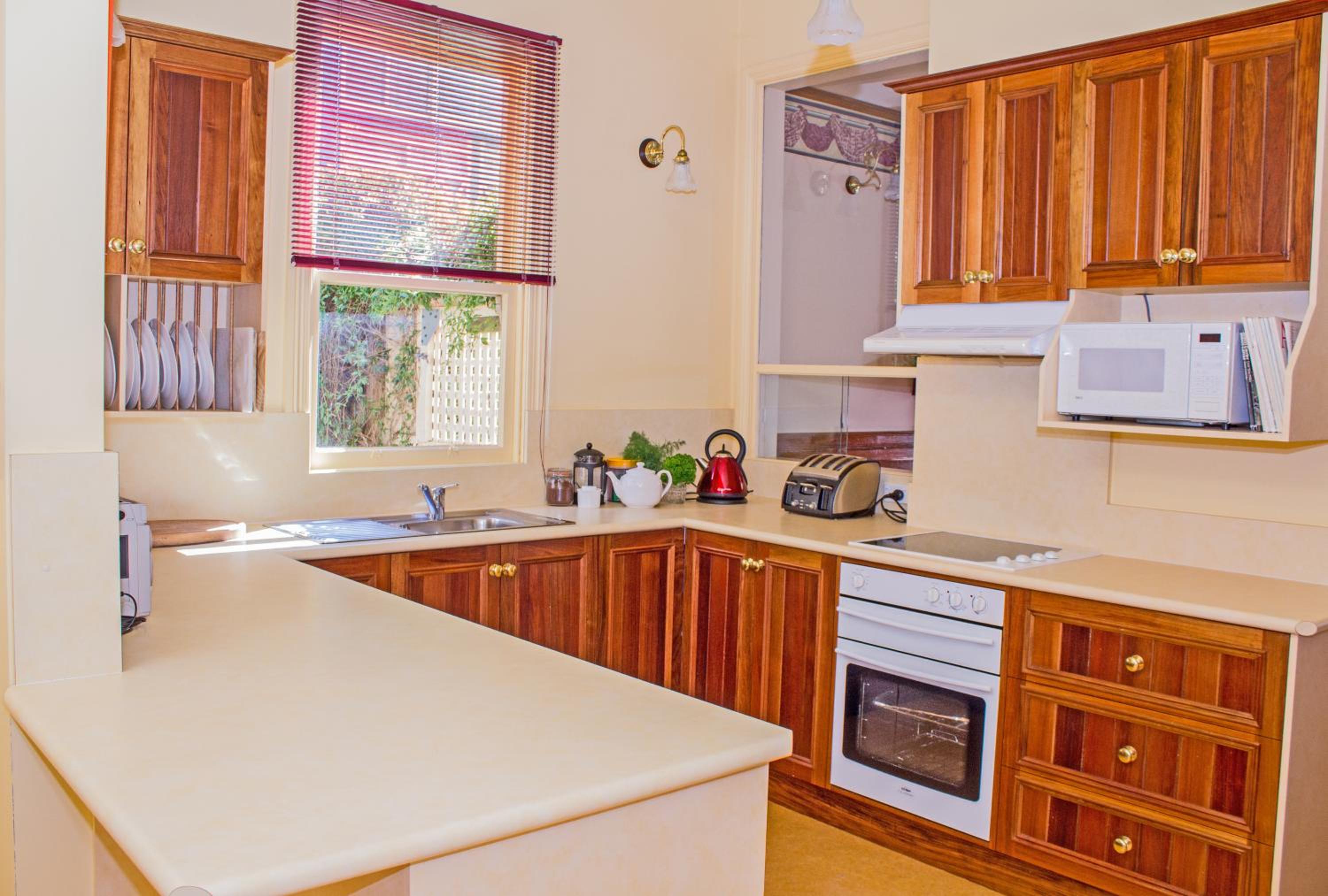 Three-Bedroom House - Amelias photo 3
