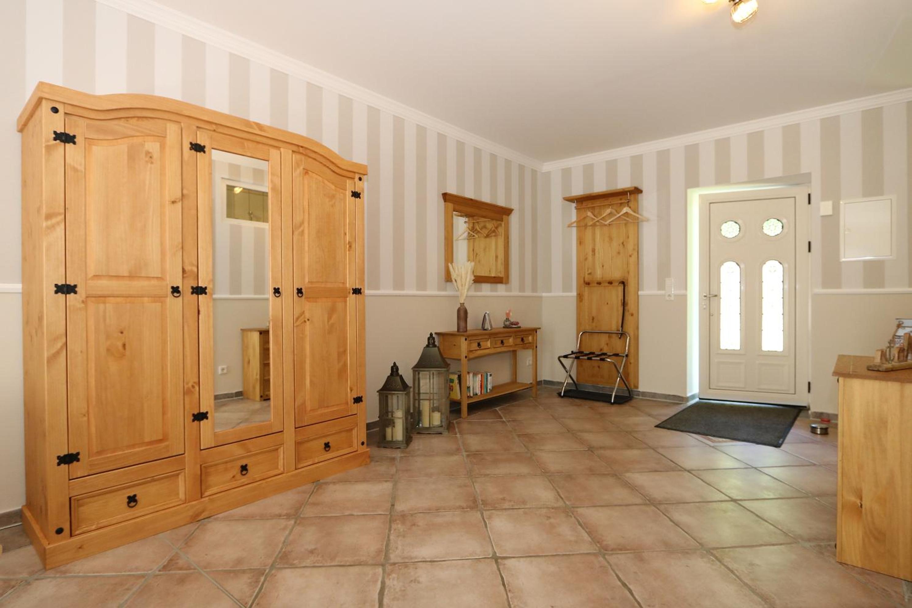 Apartment with Terrace - 1 - Photo 4