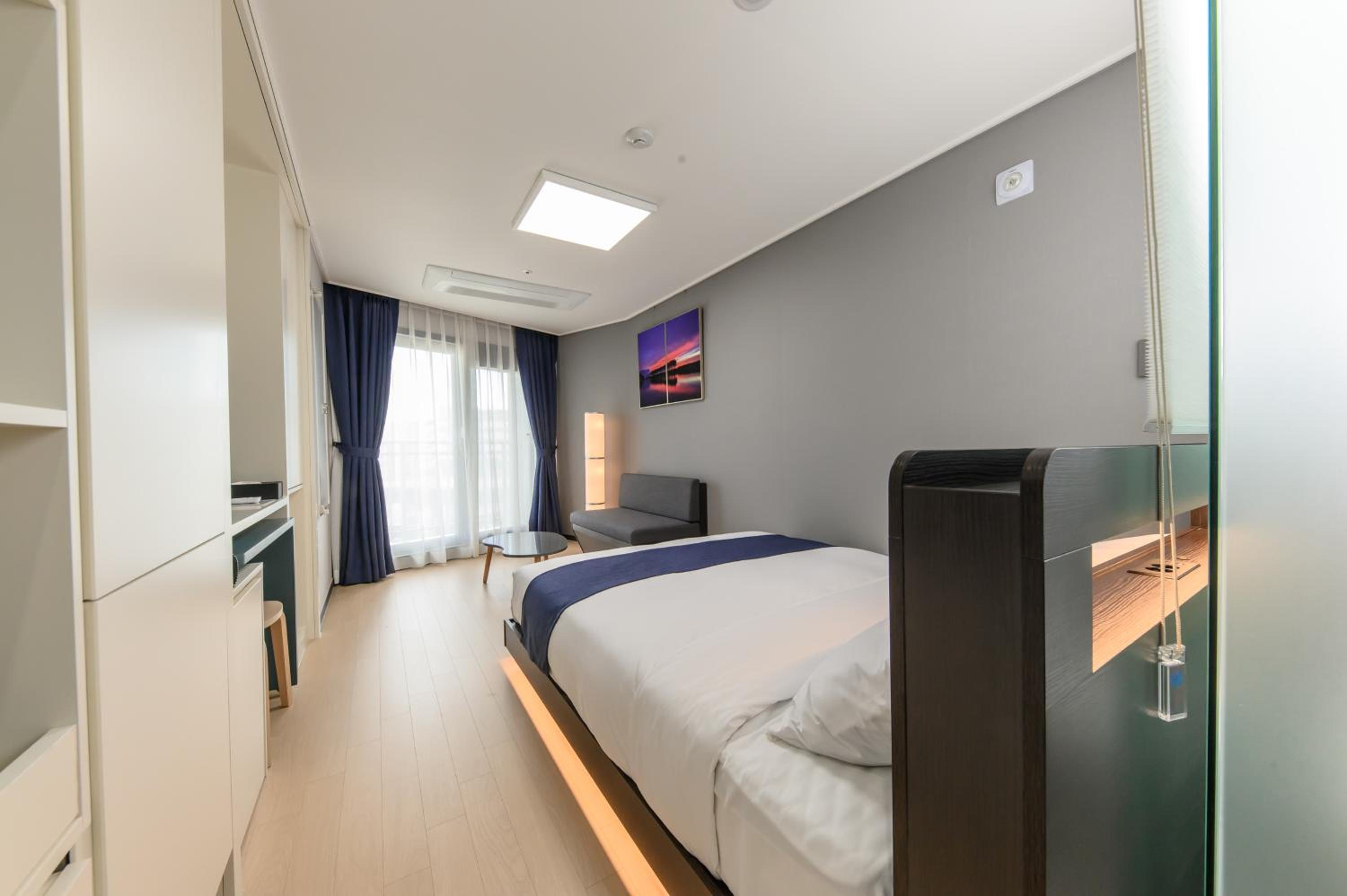 [24hr Stay] Standard Double Room With Early Check-In At 12:00 And Late Check-Out At 12:00 - Photo 1