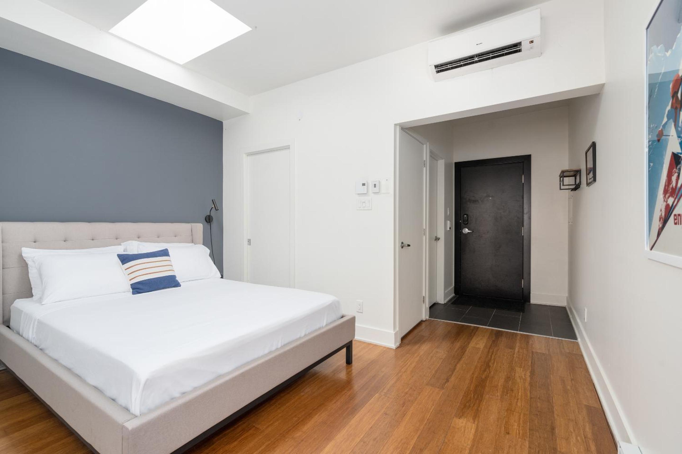 King Studio with Sofa Bed - Photo 18