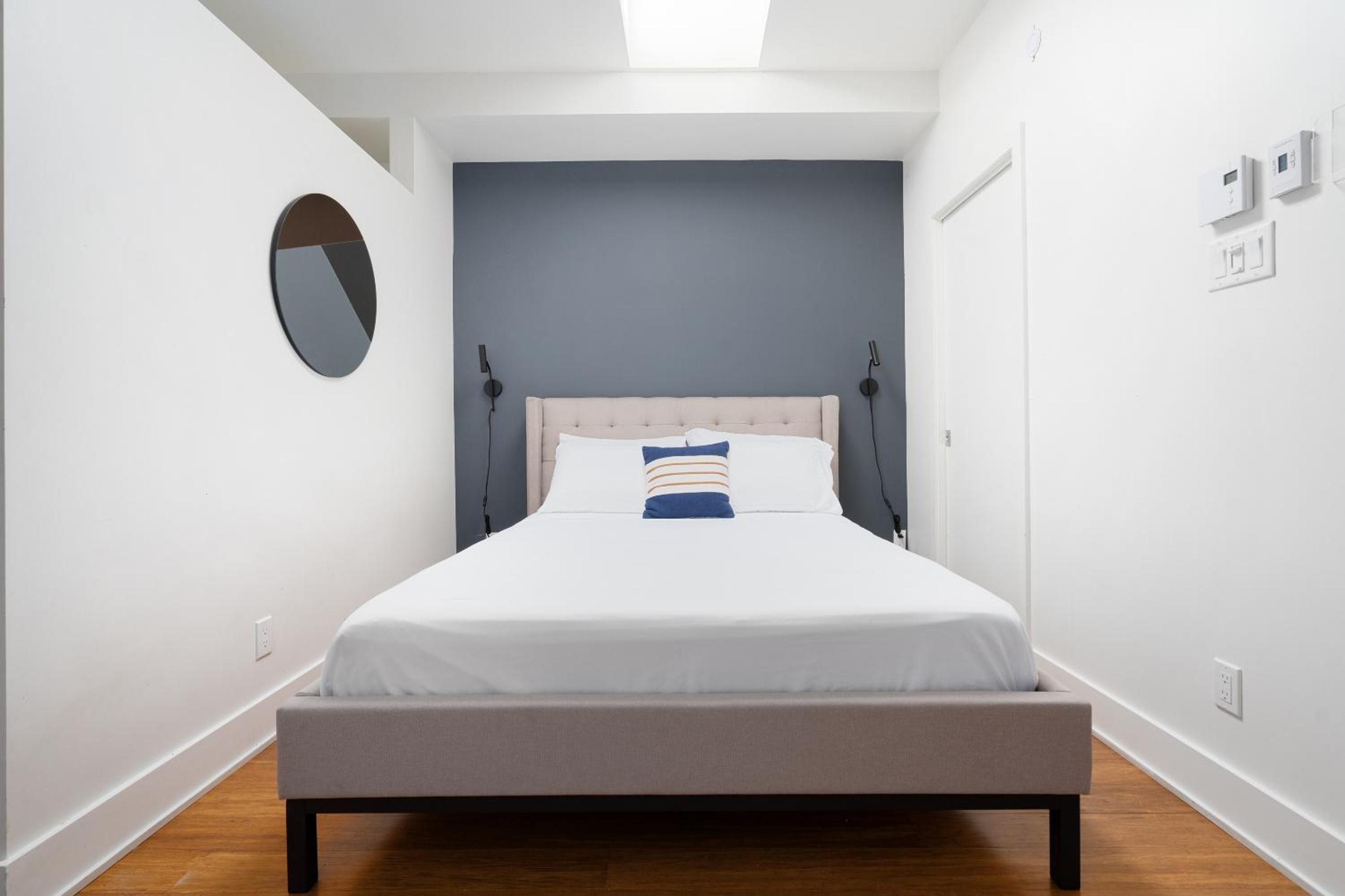 King Studio with Sofa Bed - Photo 19