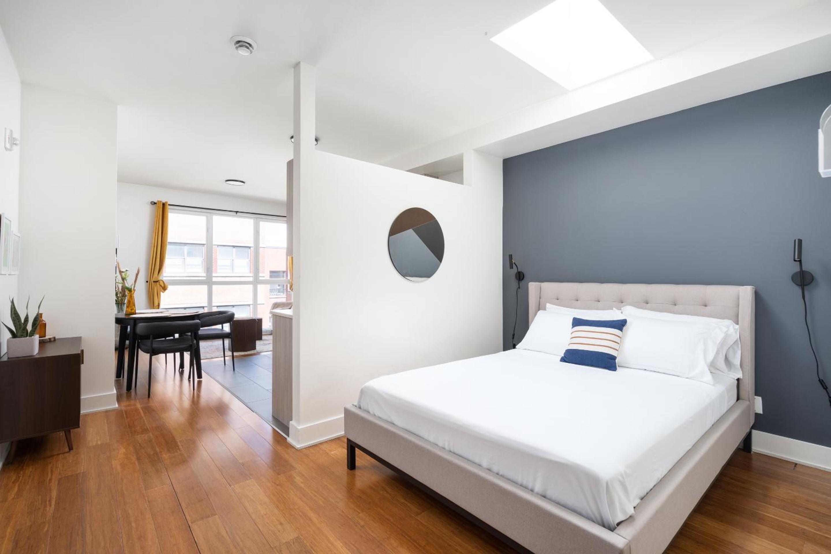 King Studio with Sofa Bed - Photo 17