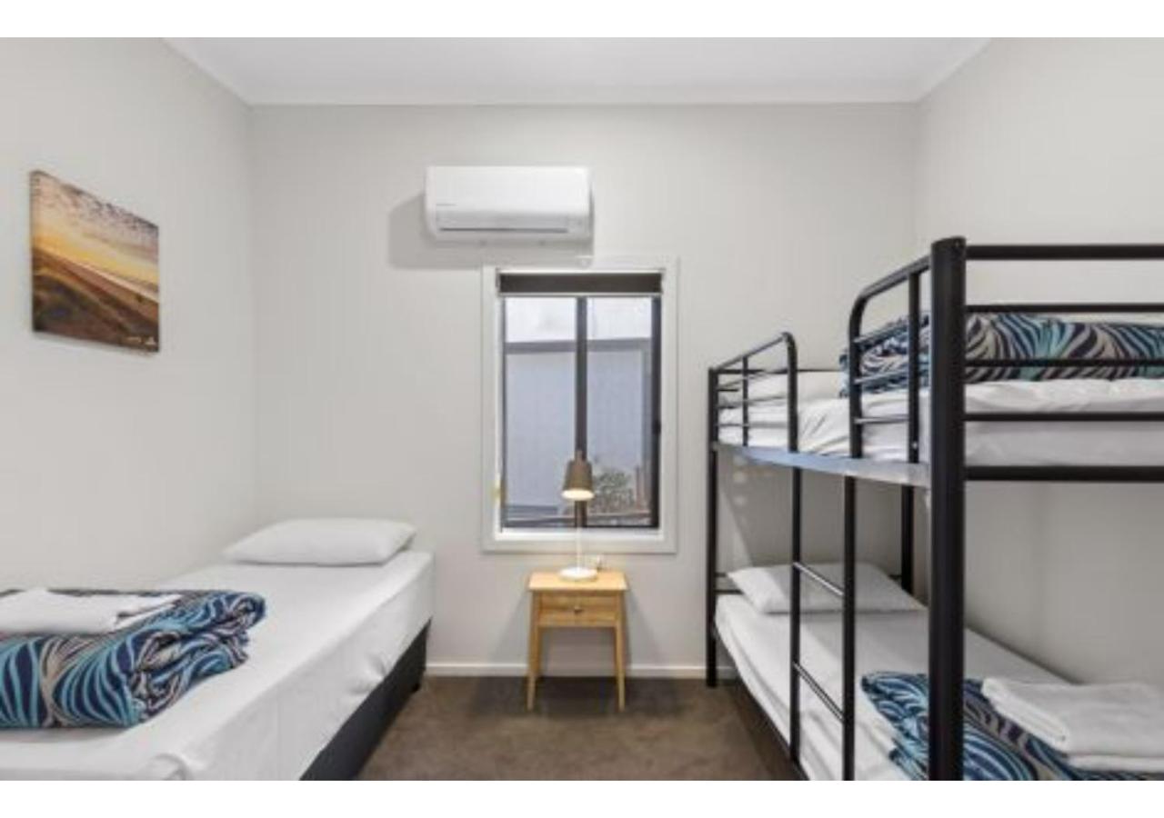 Deluxe 2 Bedroom Access Cabin- Sleeps 5 - Photo 2