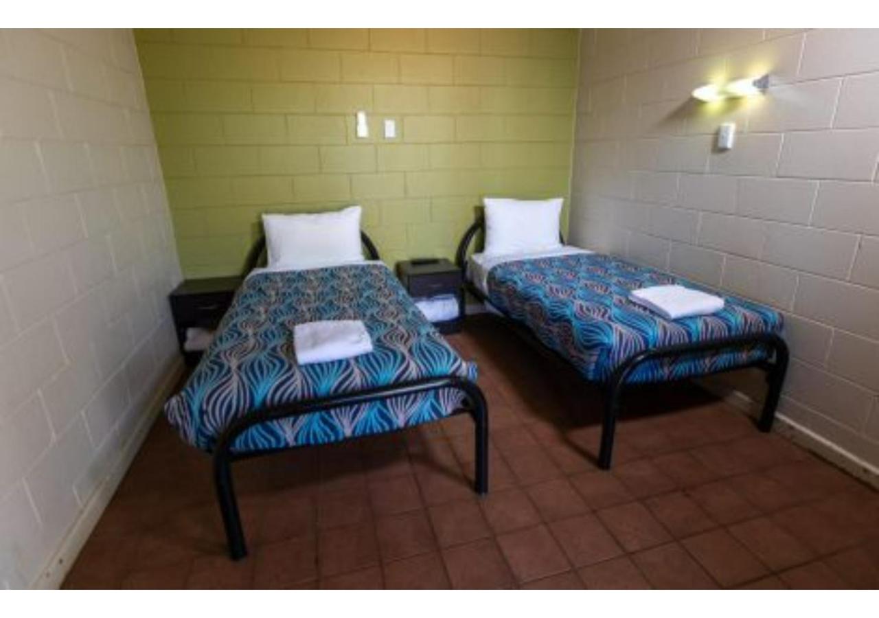 Budget Lodge Room - Shared Bath