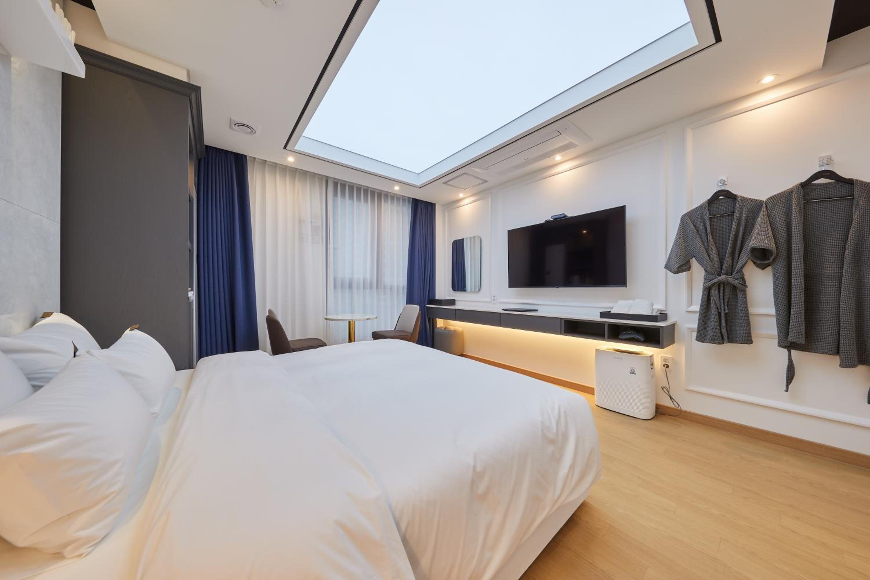 Standard Double Room - Photo 2