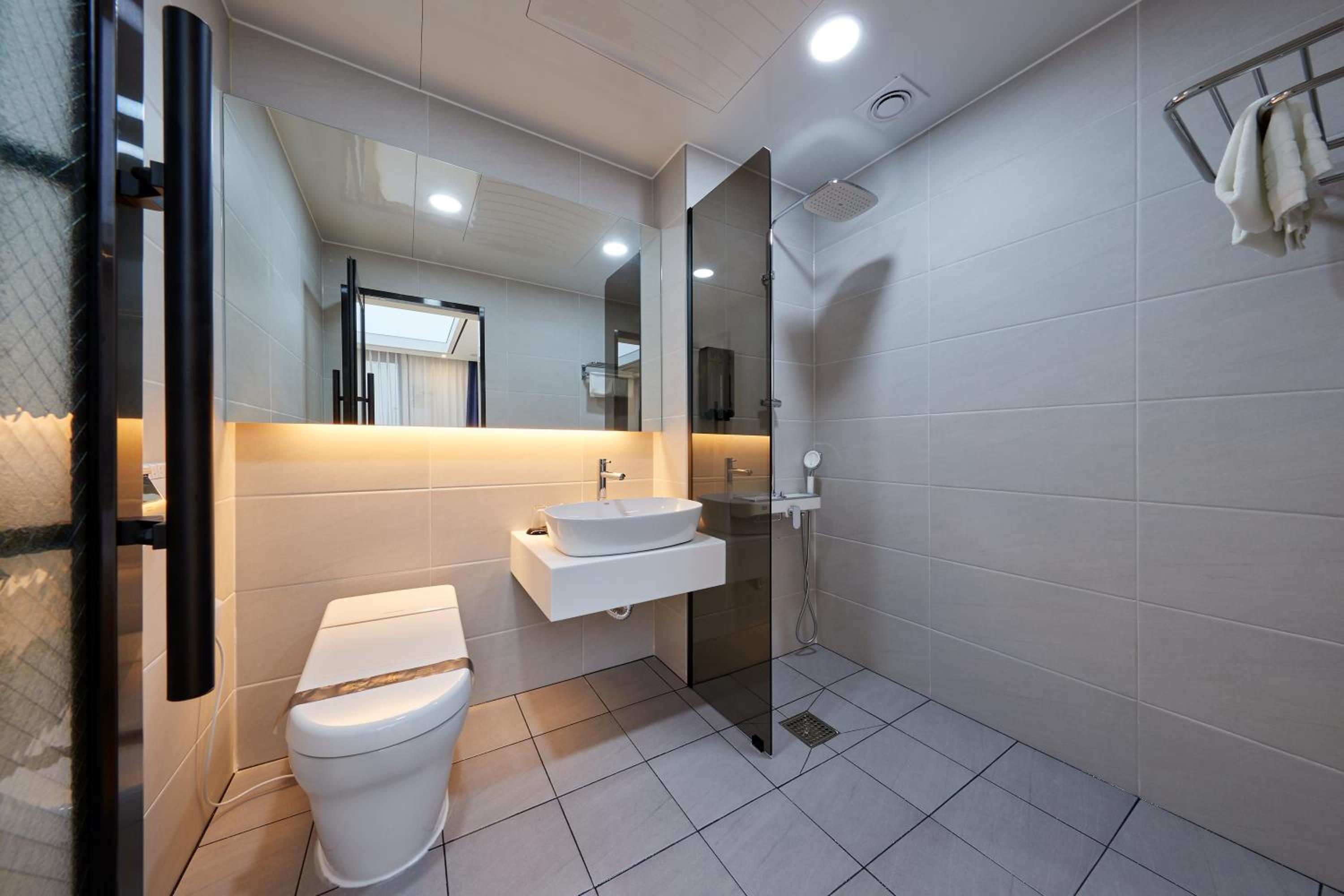 Standard Double Room - Photo 3