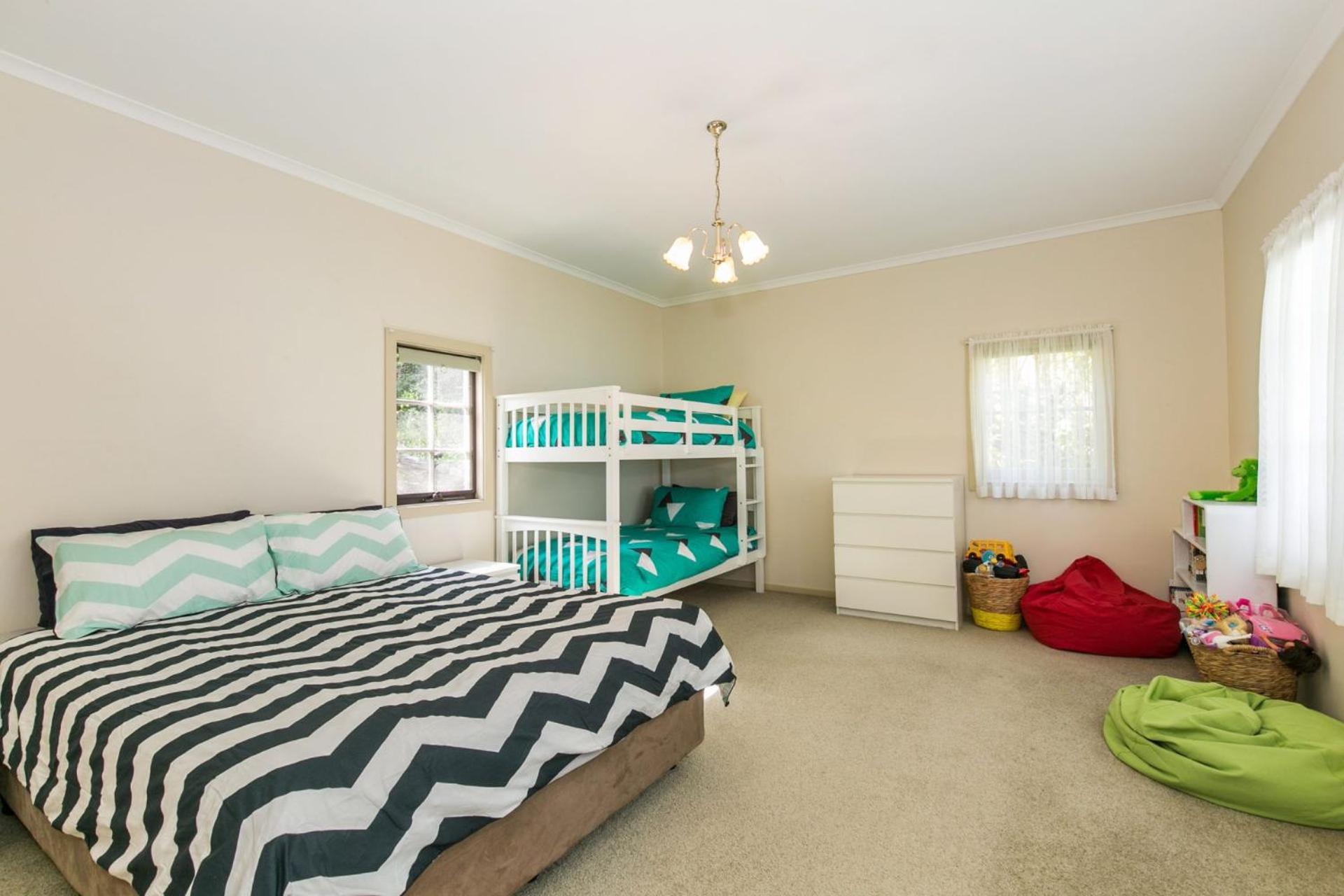 Three-Bedroom House photo 3
