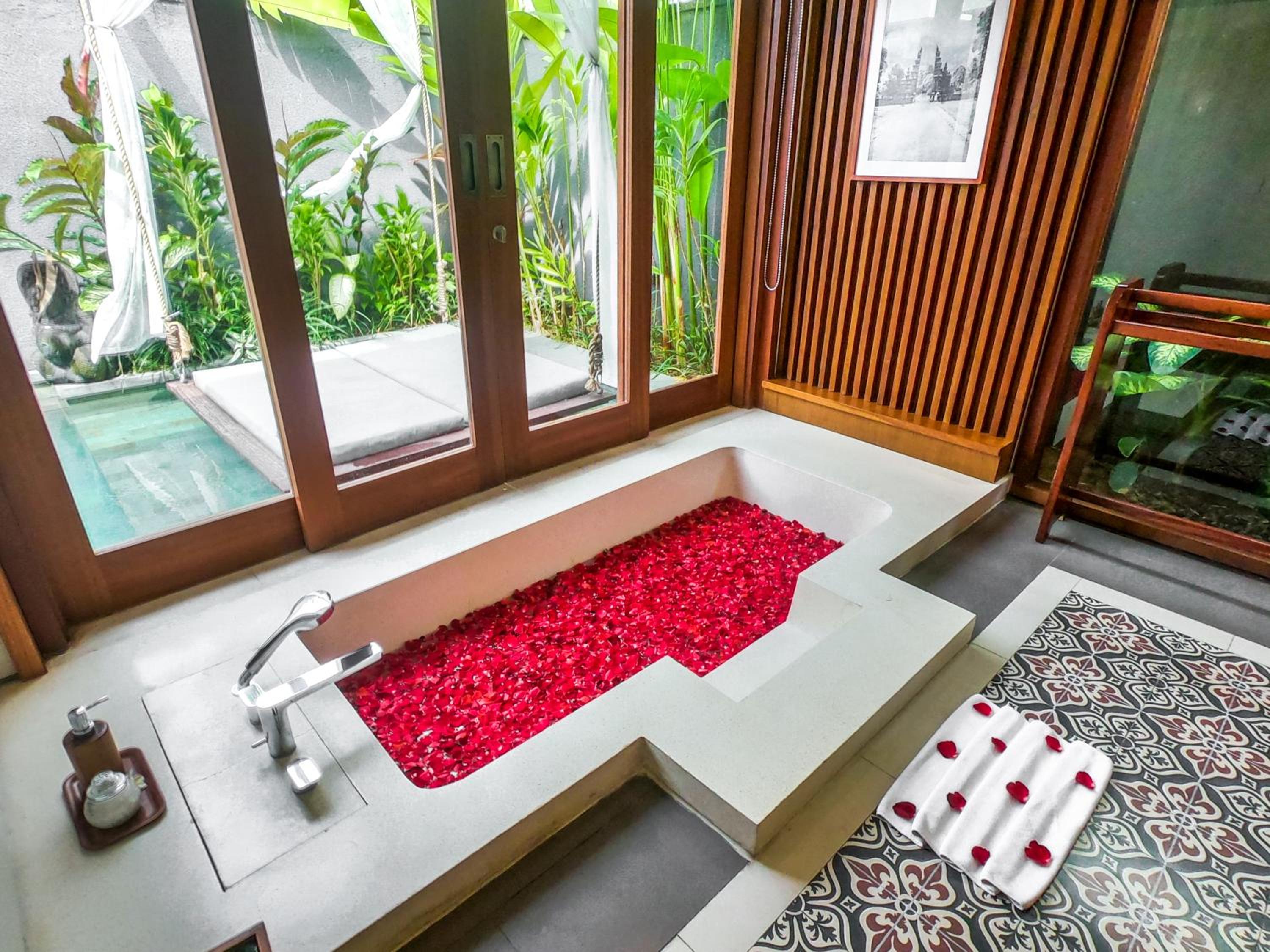 Villa with Private Pool - Photo 31