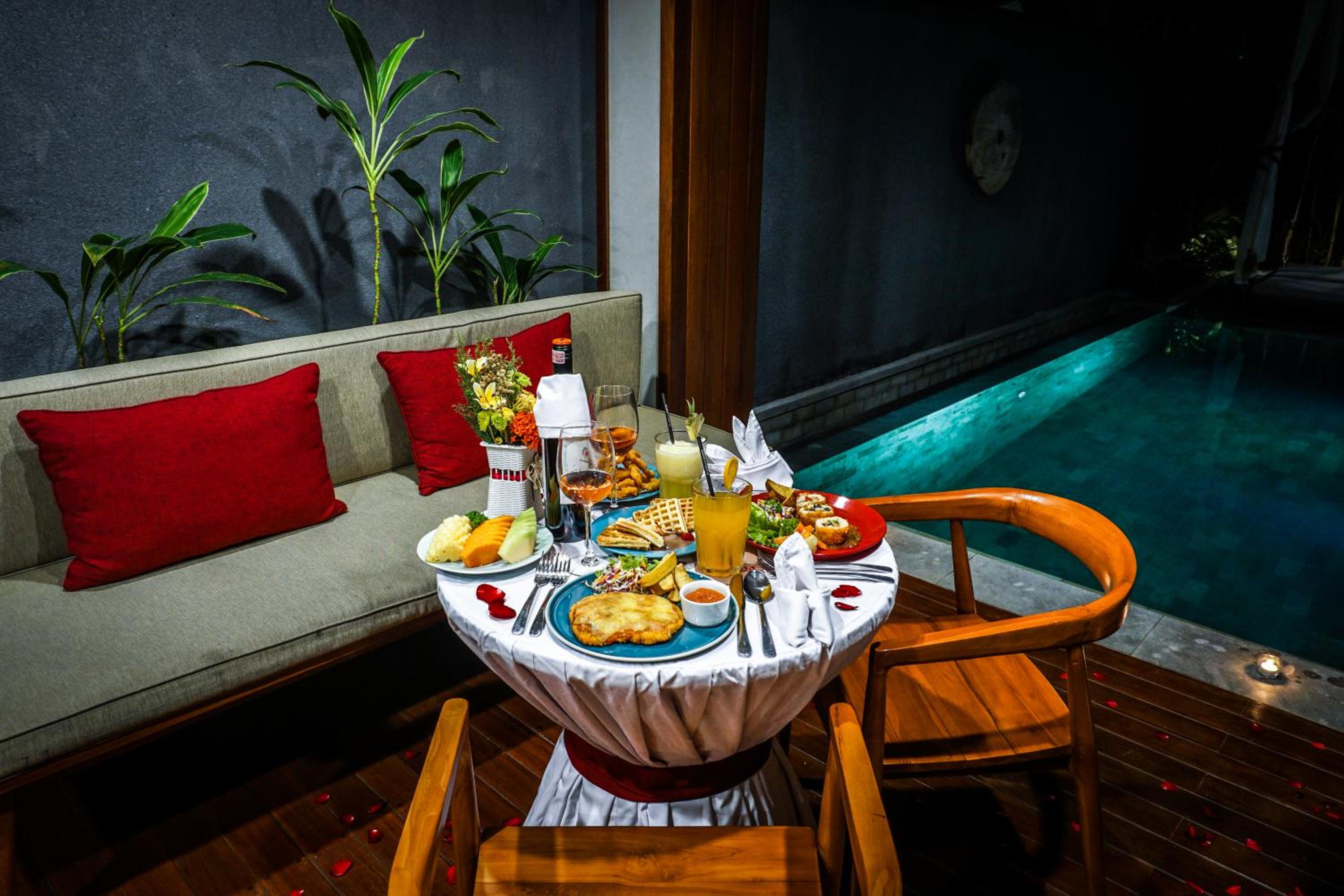 Villa with Private Pool - Photo 21
