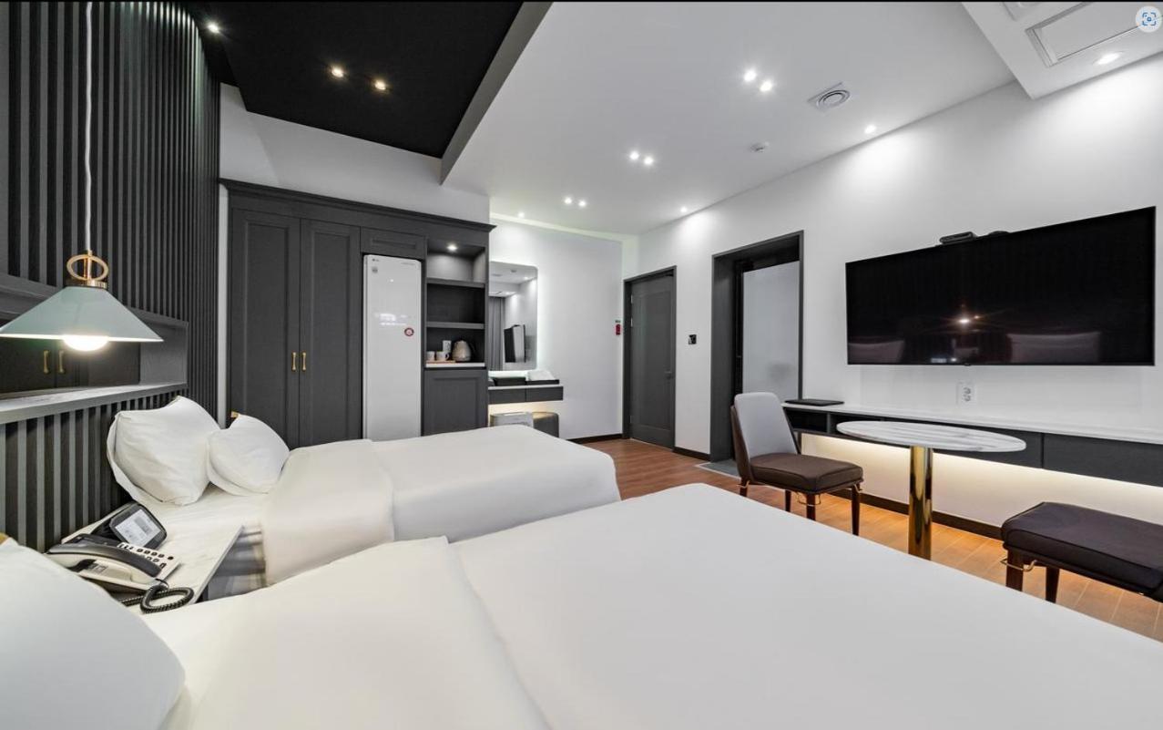 Deluxe Twin Room - Photo 2