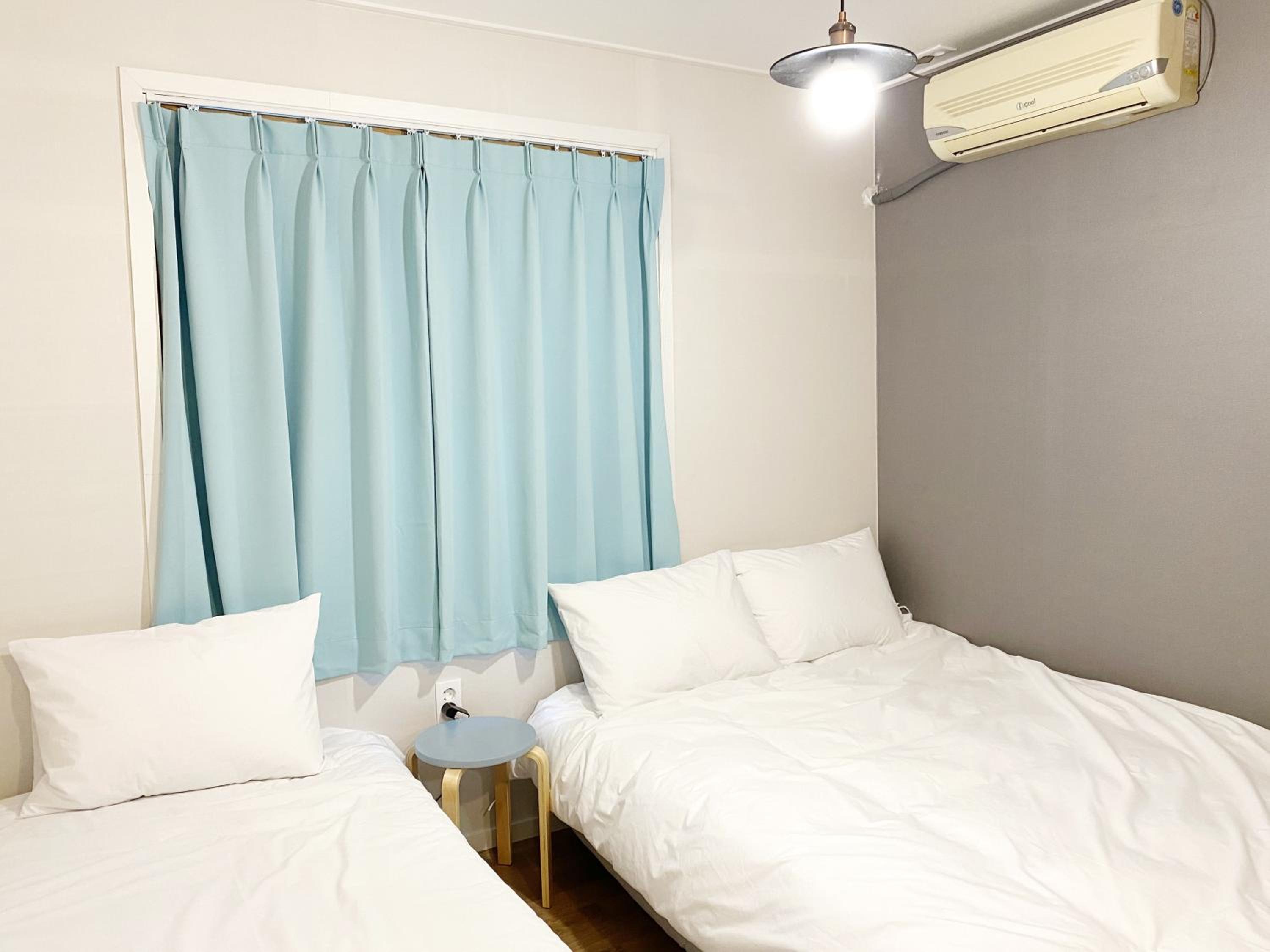 Twin Room with Private Bathroom - Photo 15