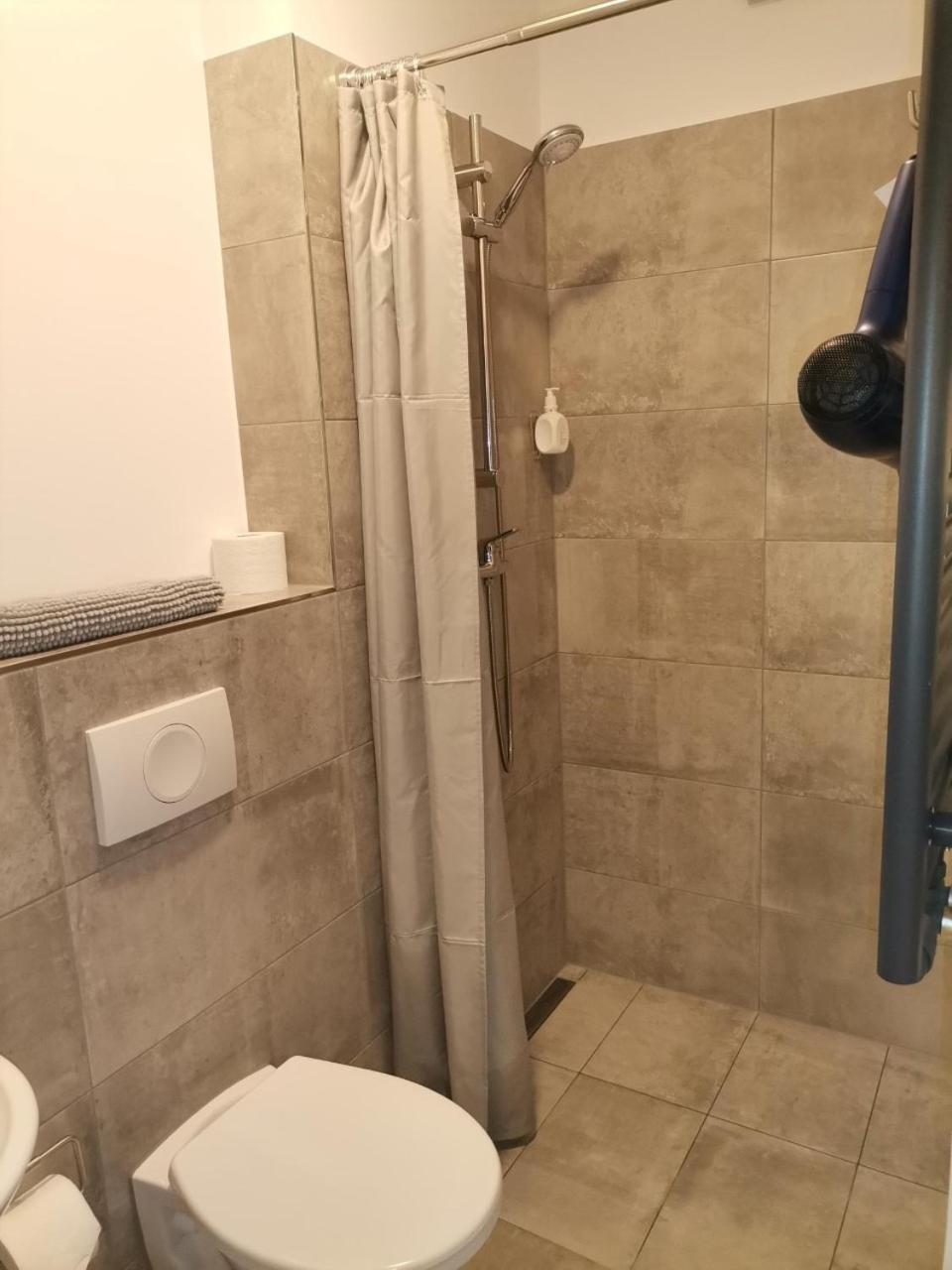 Double Room - Photo 4