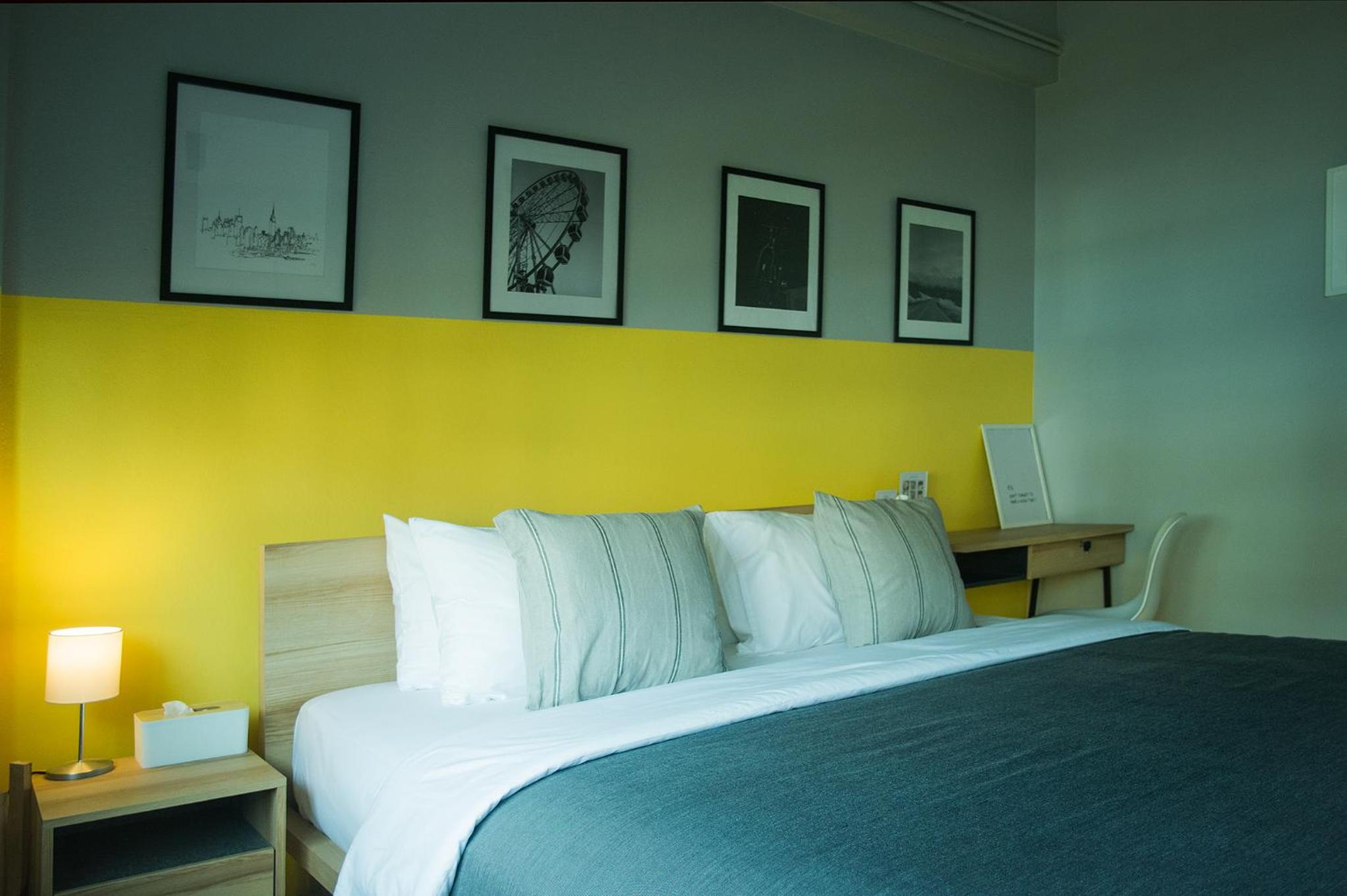 Deluxe King Suite - Photo 14