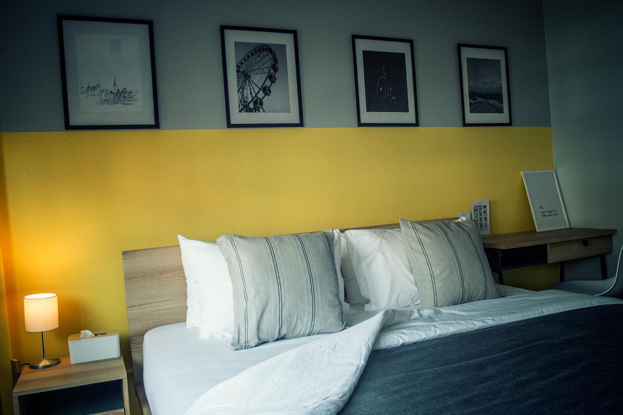 Deluxe King Suite - Photo 16