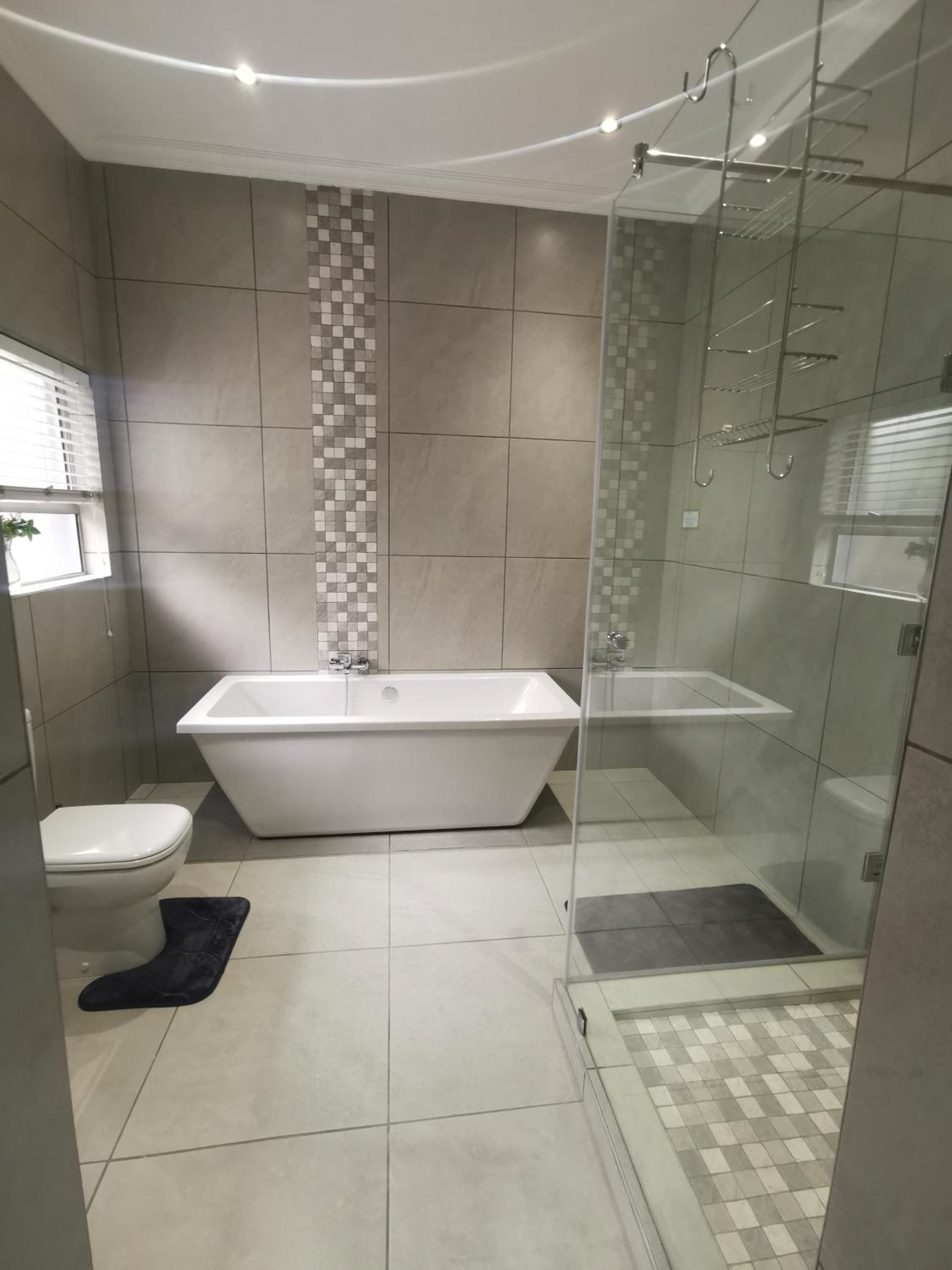 Double Room with Private Bathroom - Photo 49