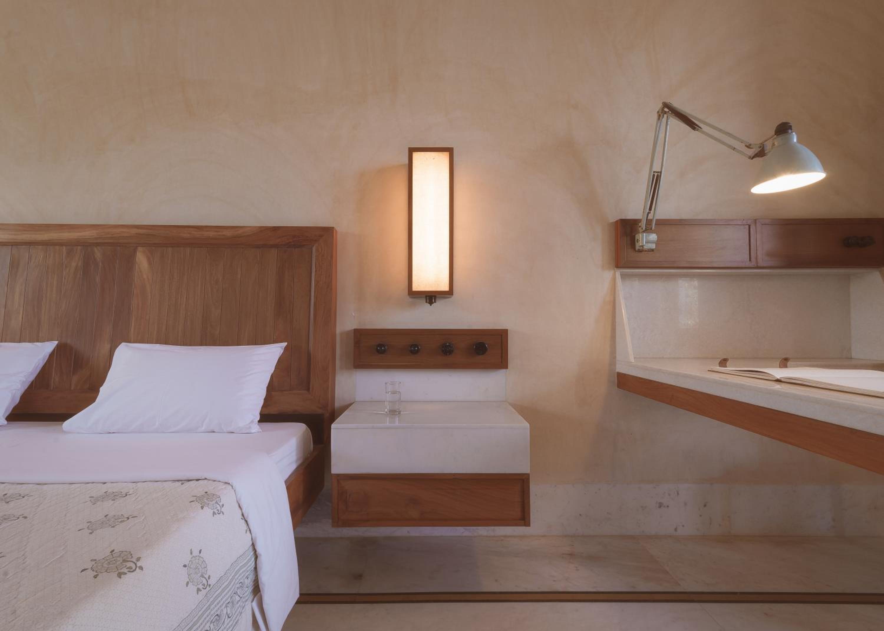 Deluxe Double Room with Balcony photo 2