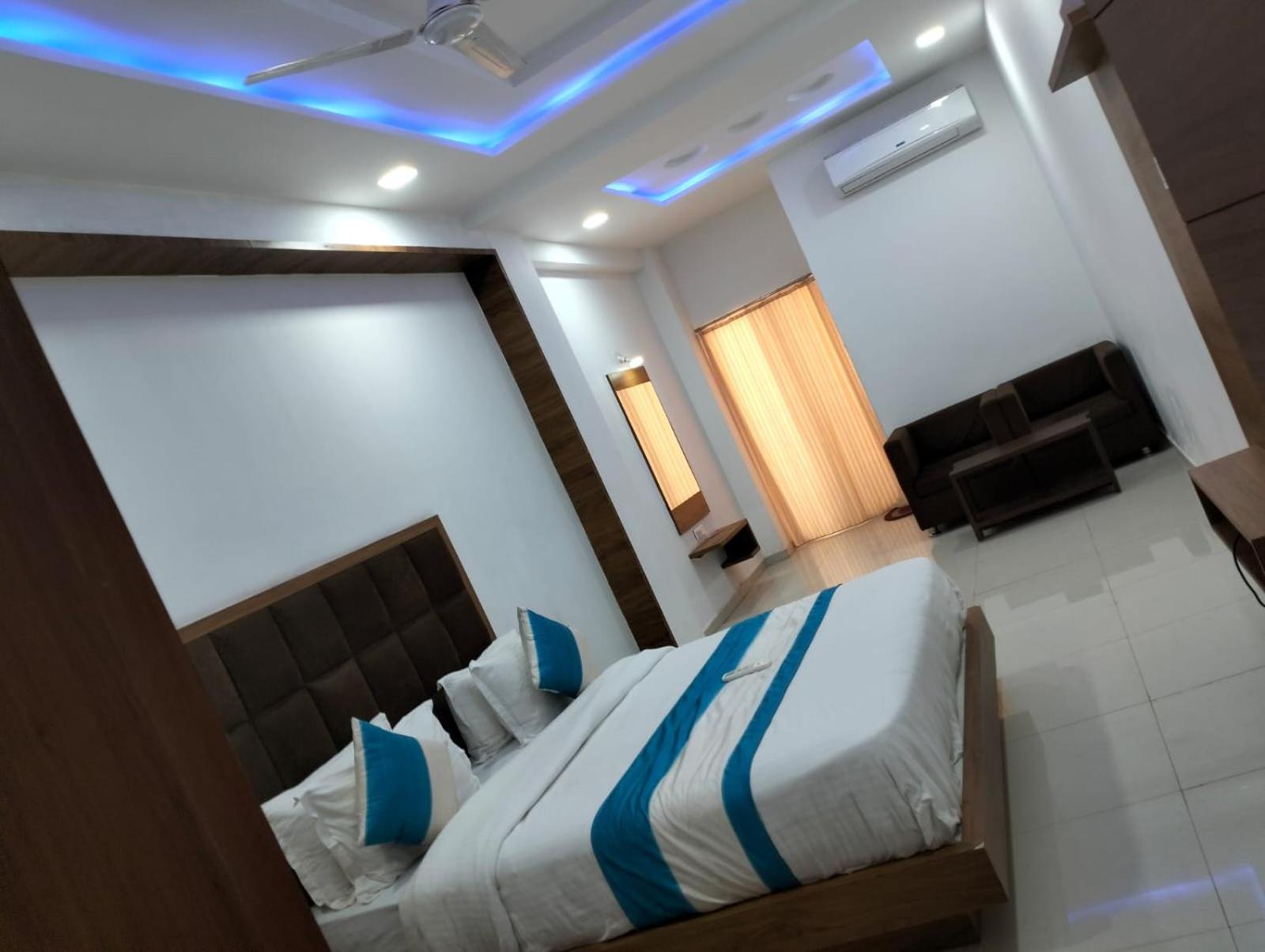 Double Room with Balcony (3 Adults) photo 1